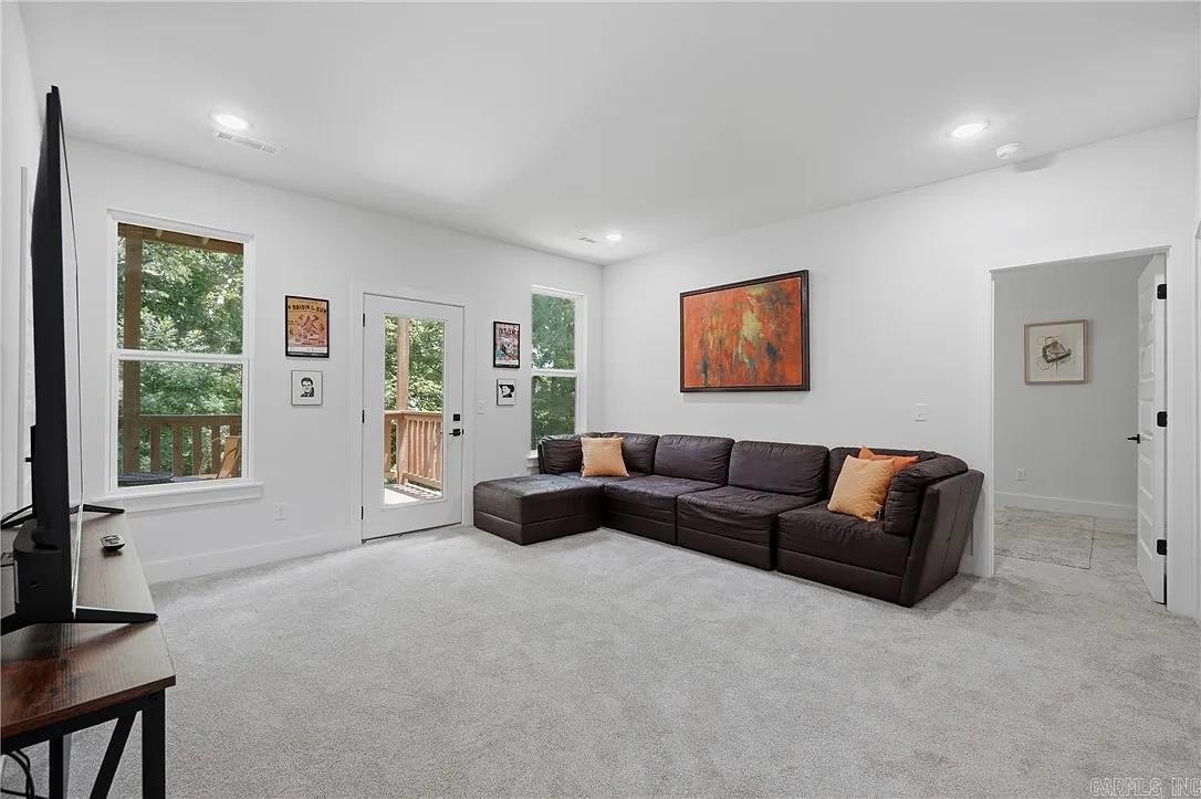 1421 Lee Street Property Photo 13