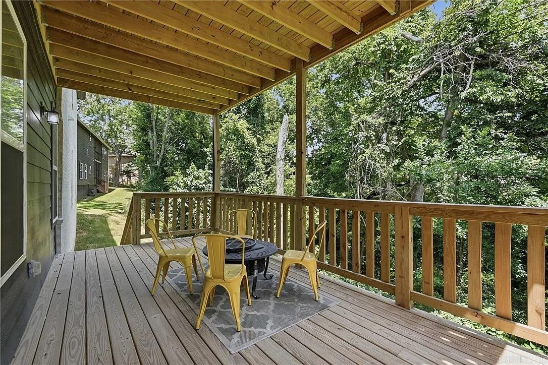 1421 Lee Street Property Photo 23