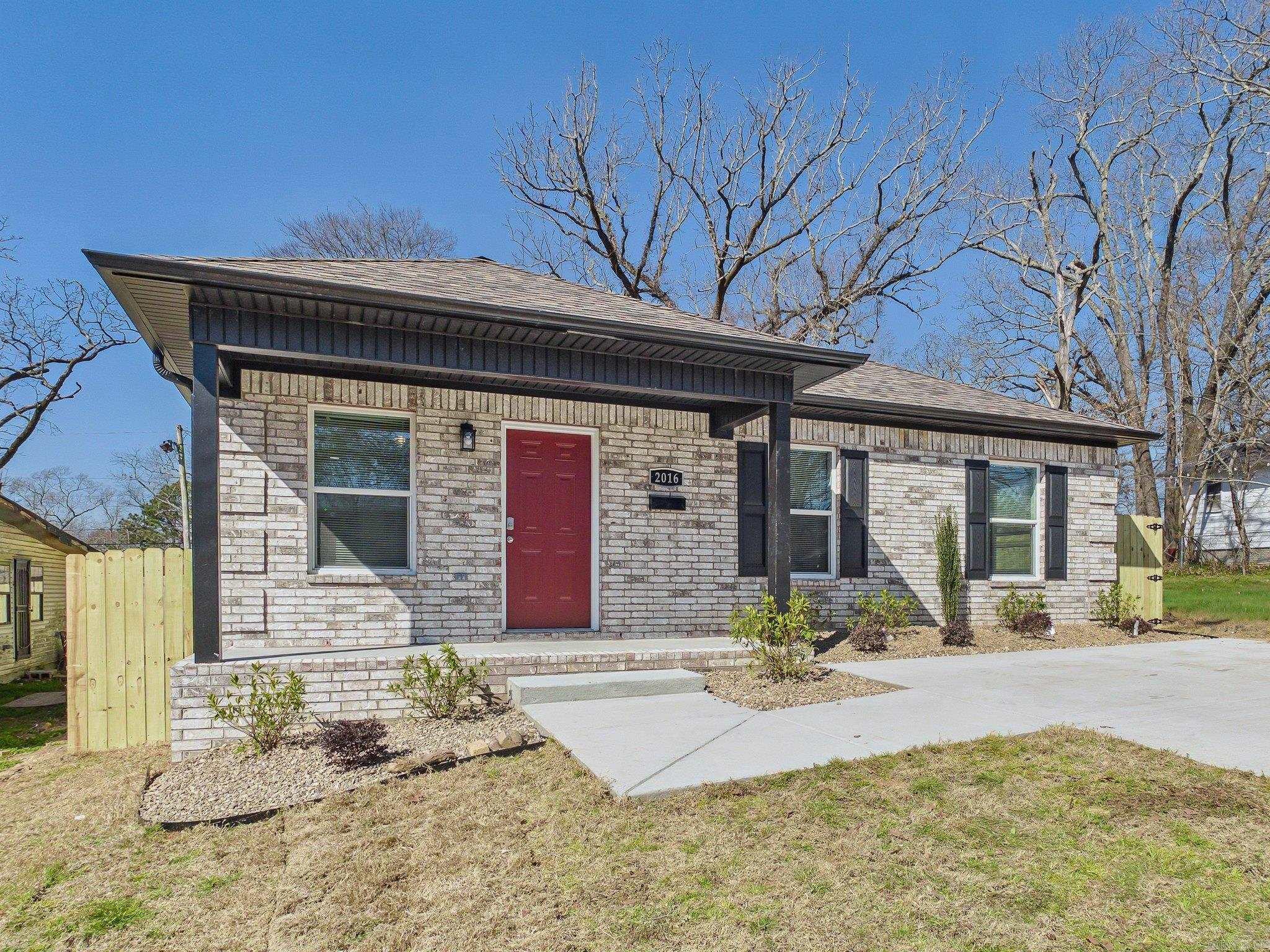 2016 S Valentine Street Property Photo 1