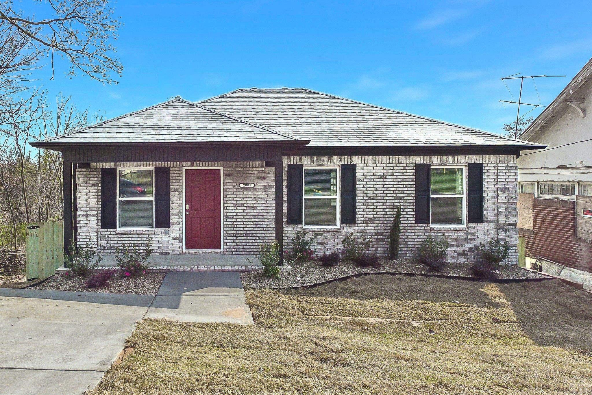 2803 W Daisy L Gatson Bates Drive Property Photo 1