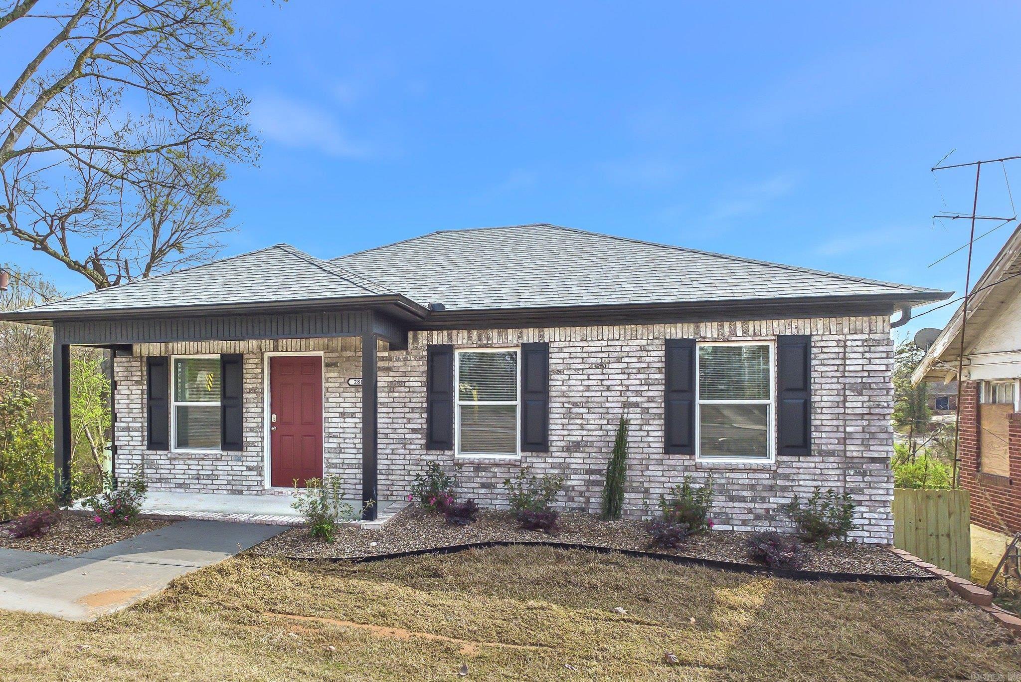 2803 W Daisy L Gatson Bates Drive Property Photo 2