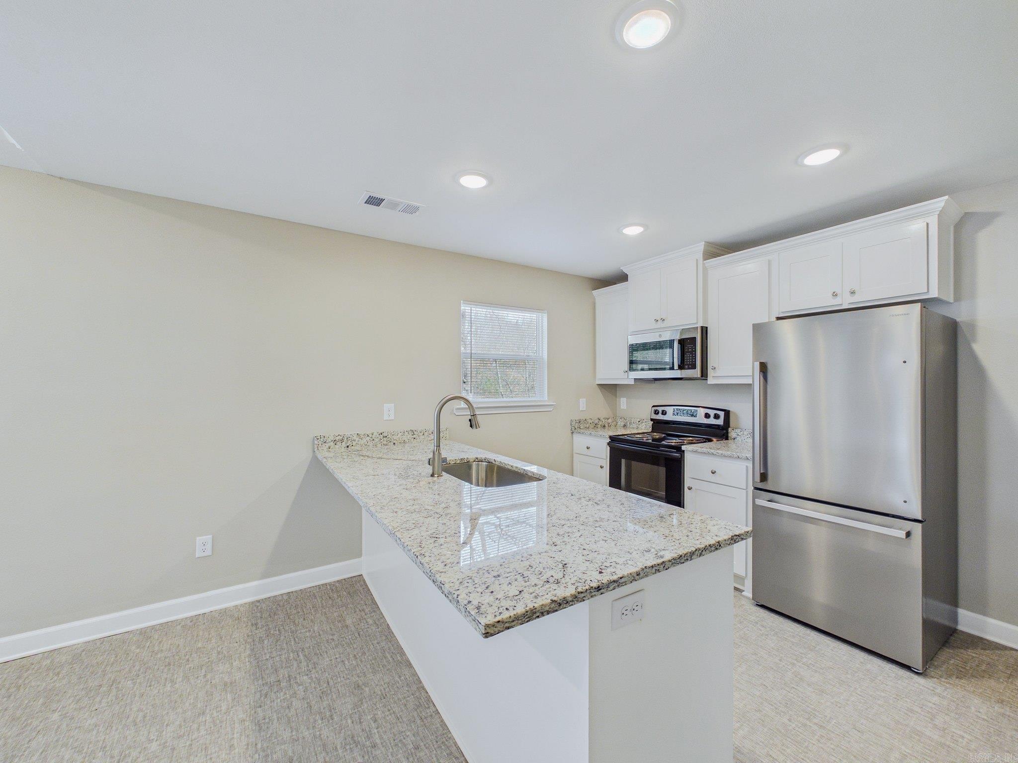 2803 W Daisy L Gatson Bates Drive Property Photo 8