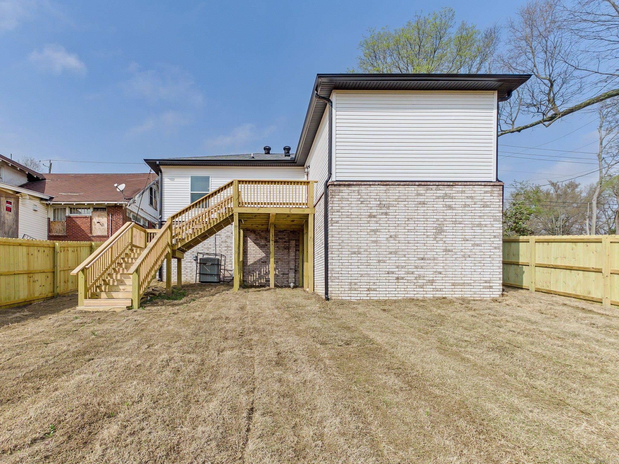 2803 W Daisy L Gatson Bates Drive Property Photo 20