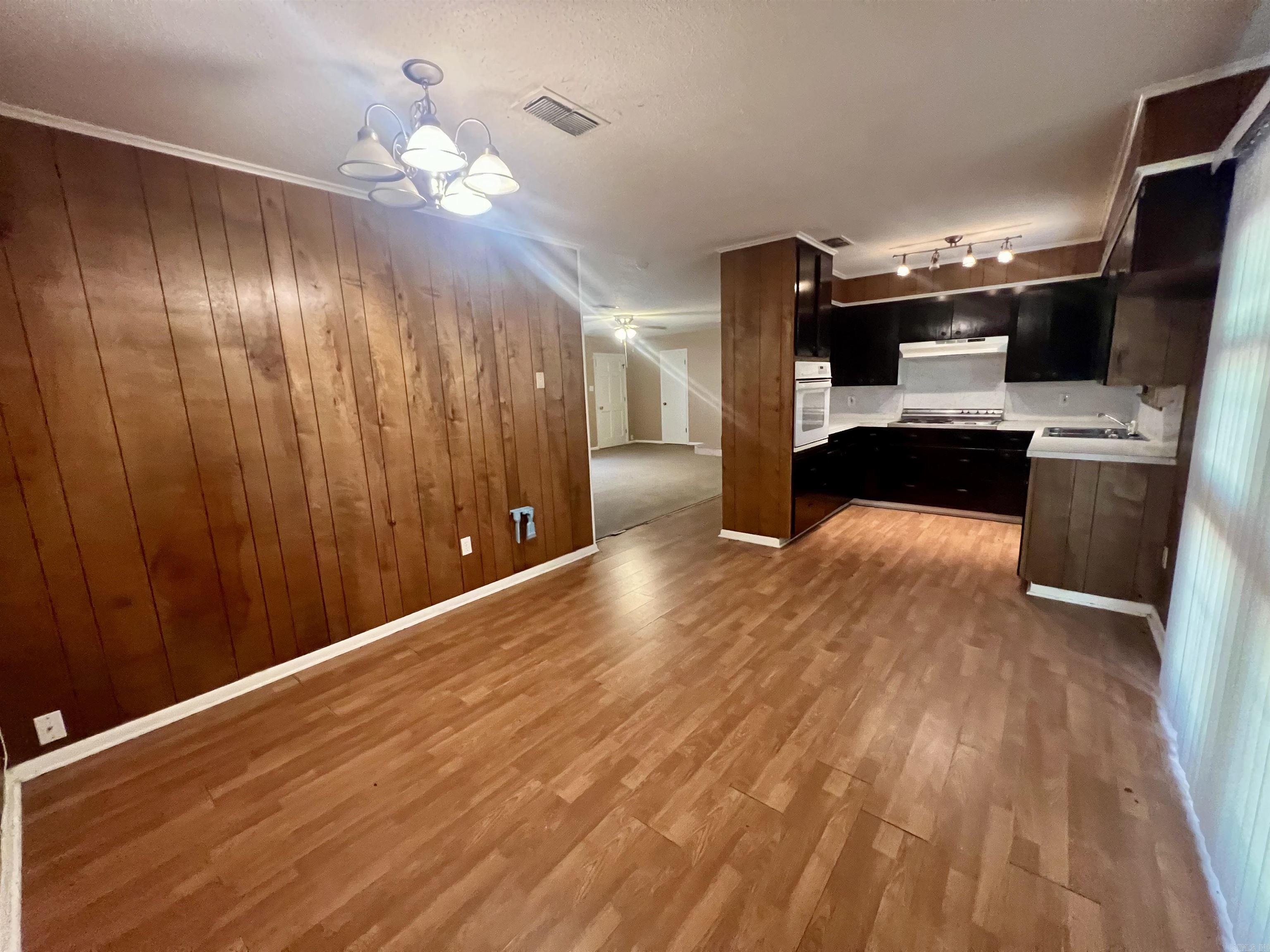 3005 Taylor Drive Property Photo 5
