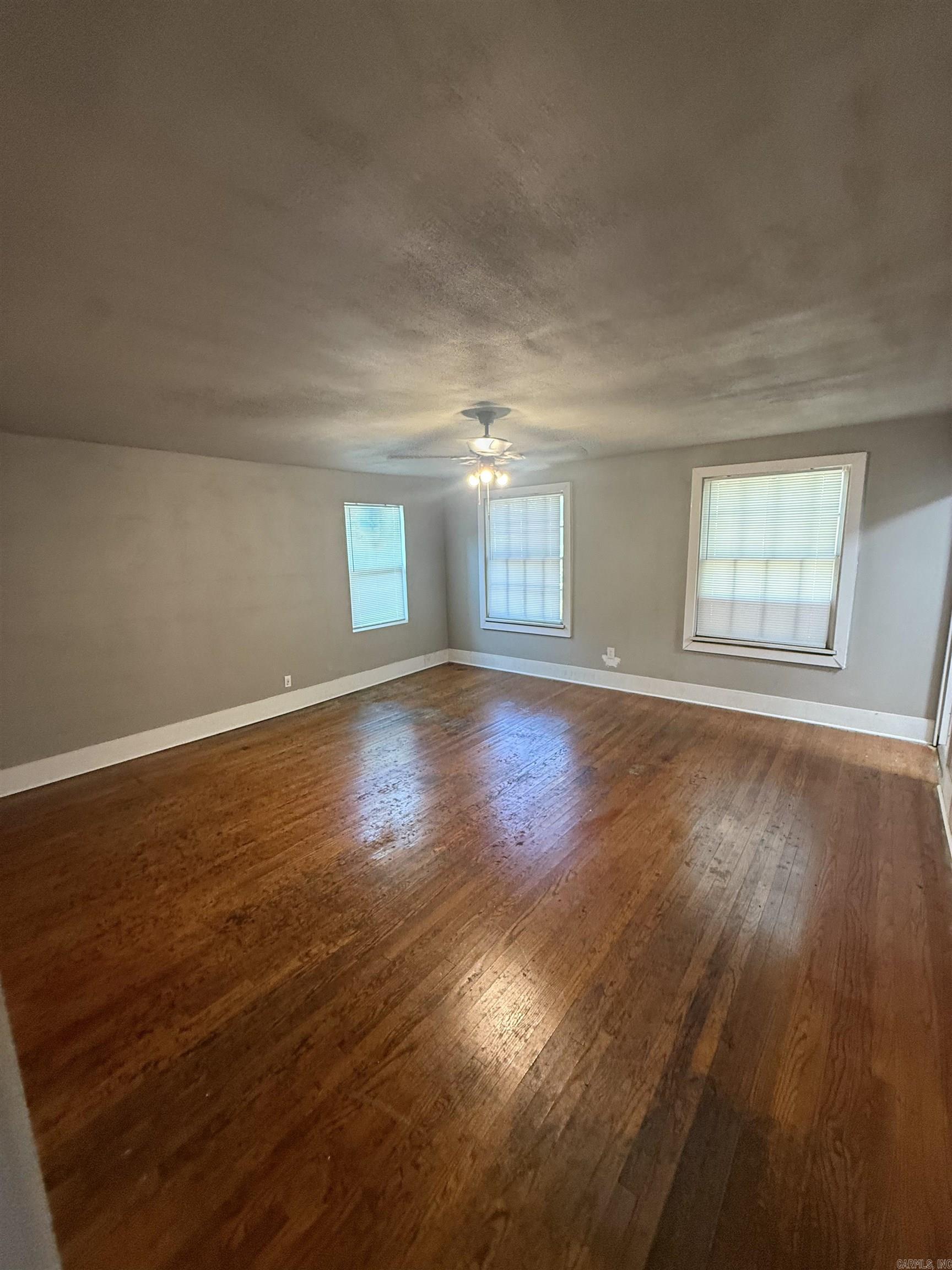 1910 S Park Street Property Photo 4
