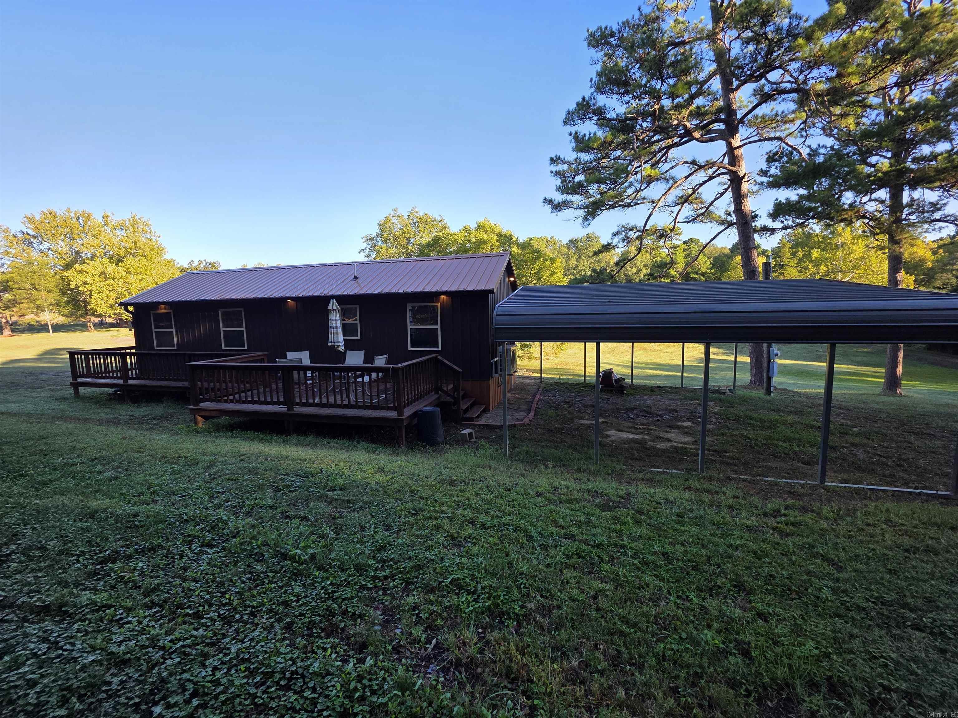 137 W Barton Avenue Property Photo 3
