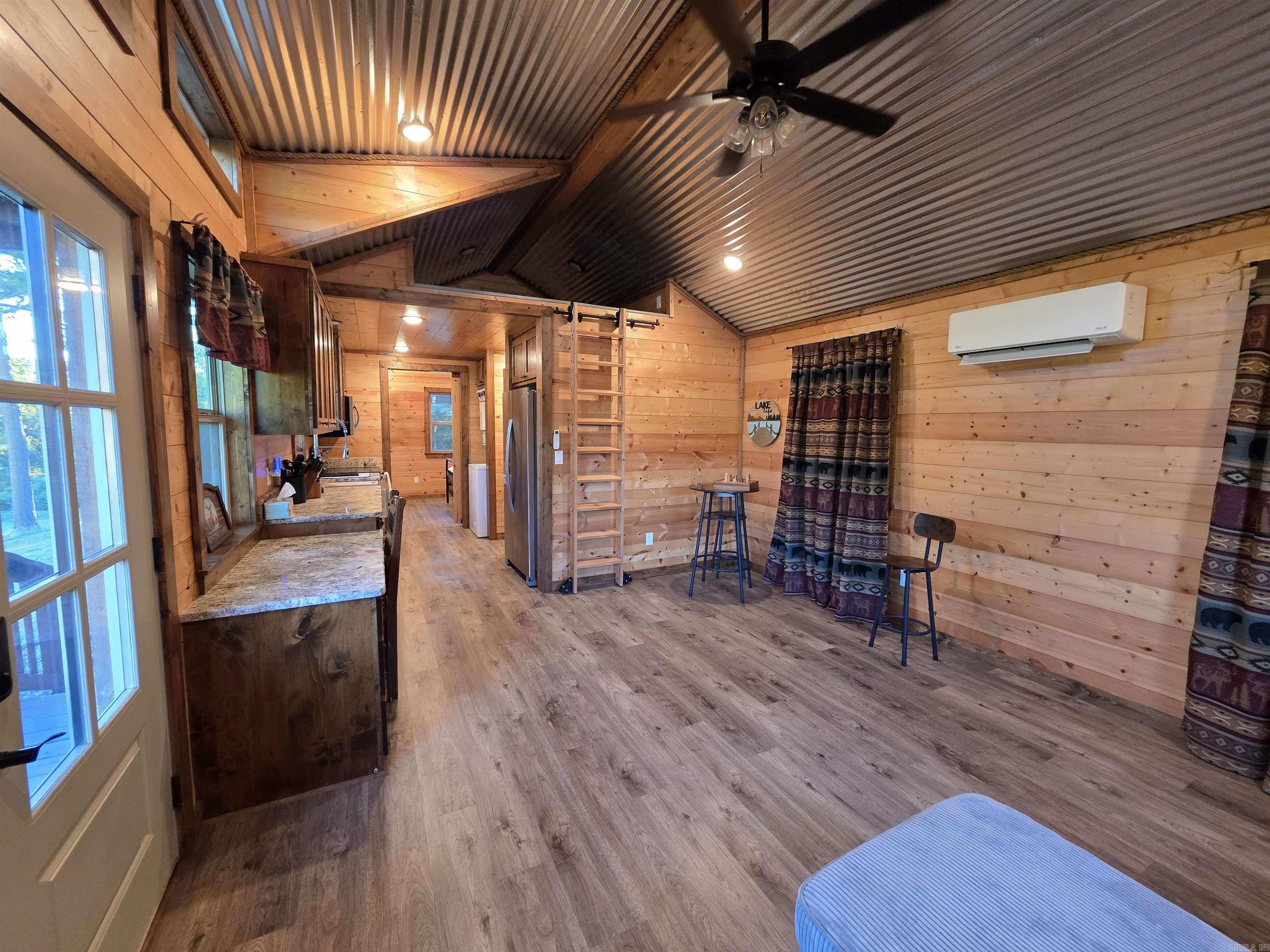137 W Barton Avenue Property Photo 8