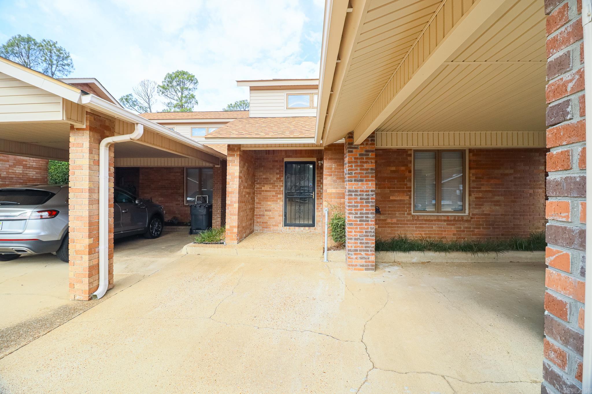 2711 Greenbriar Drive A Property Photo 1