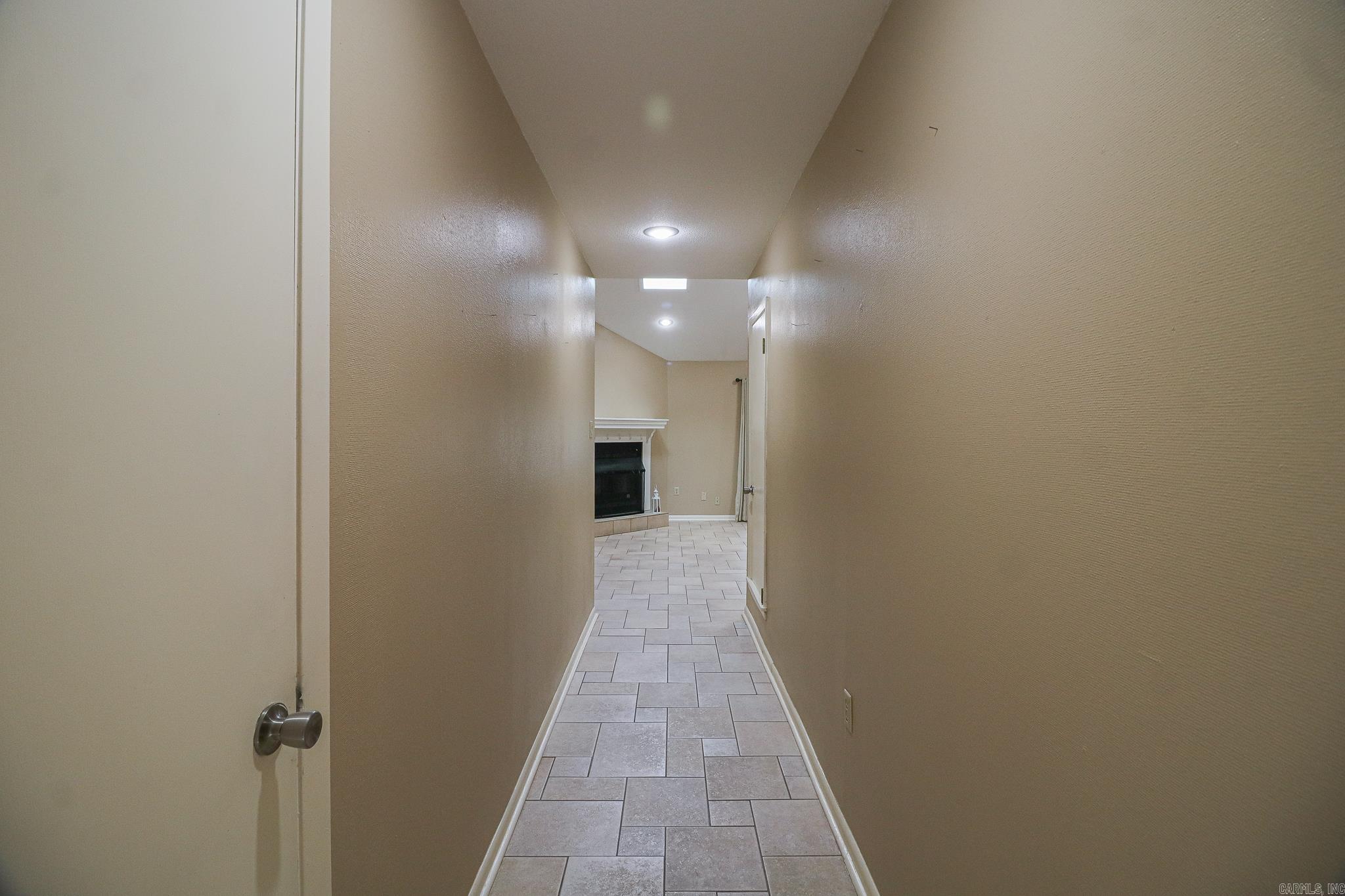2711 Greenbriar Drive A Property Photo 4