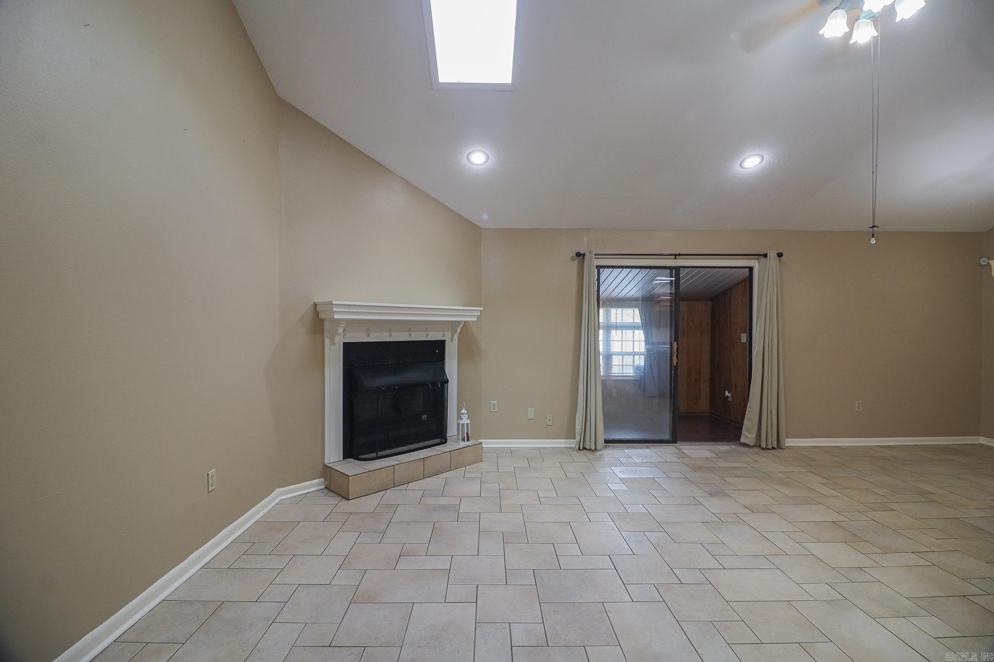 2711 Greenbriar Drive A Property Photo 5
