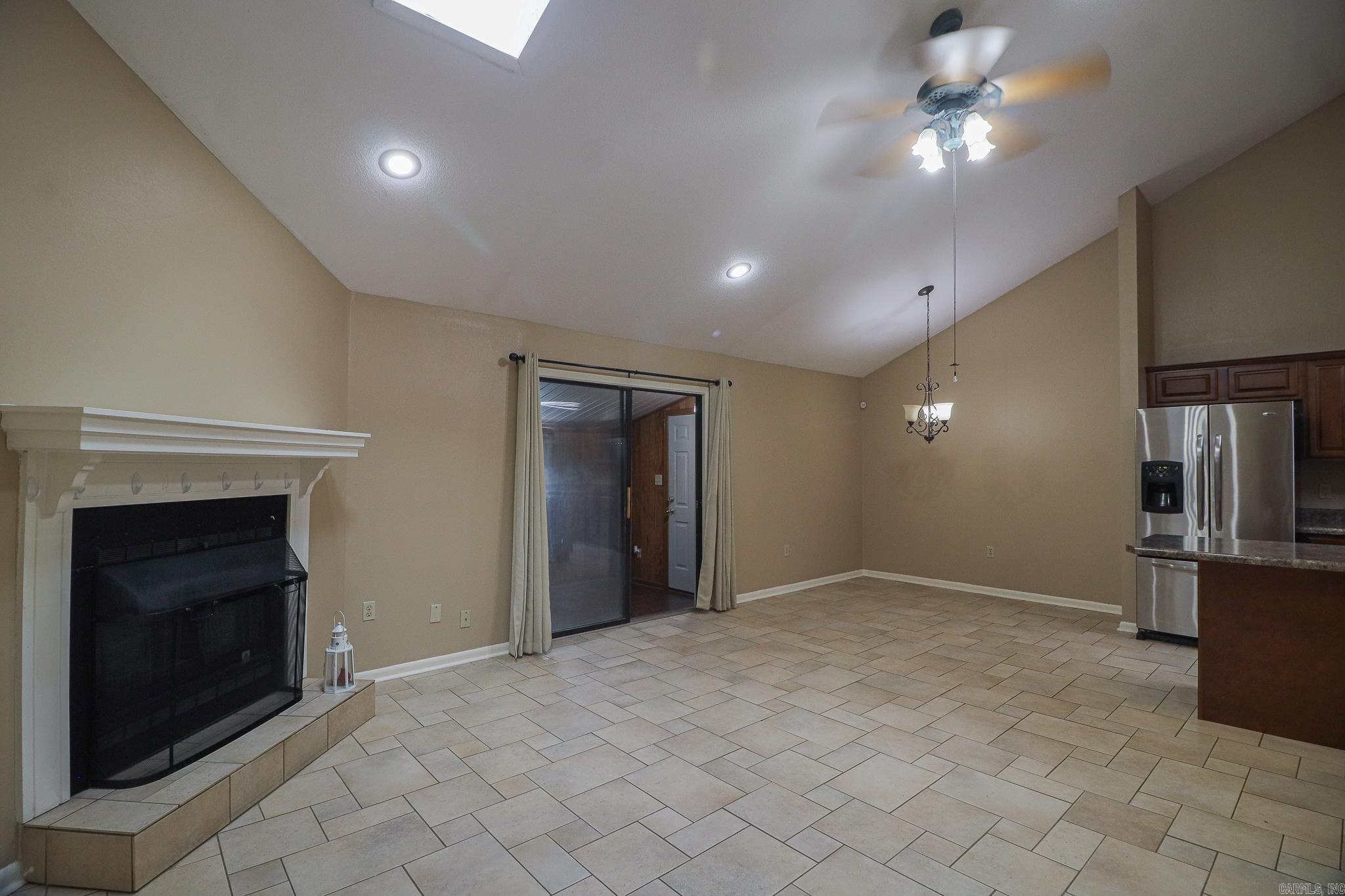 2711 Greenbriar Drive A Property Photo 6