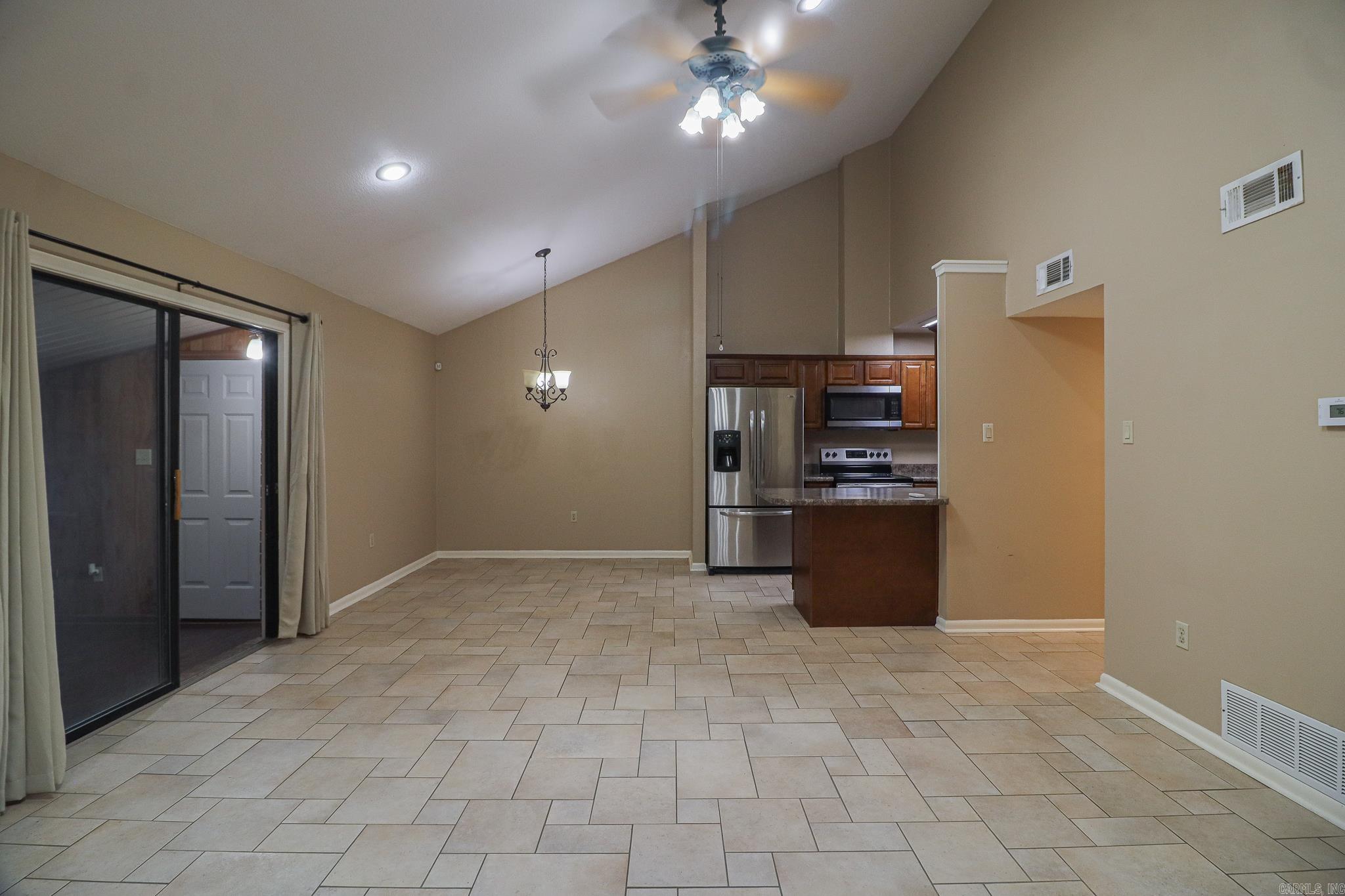 2711 Greenbriar Drive A Property Photo 7
