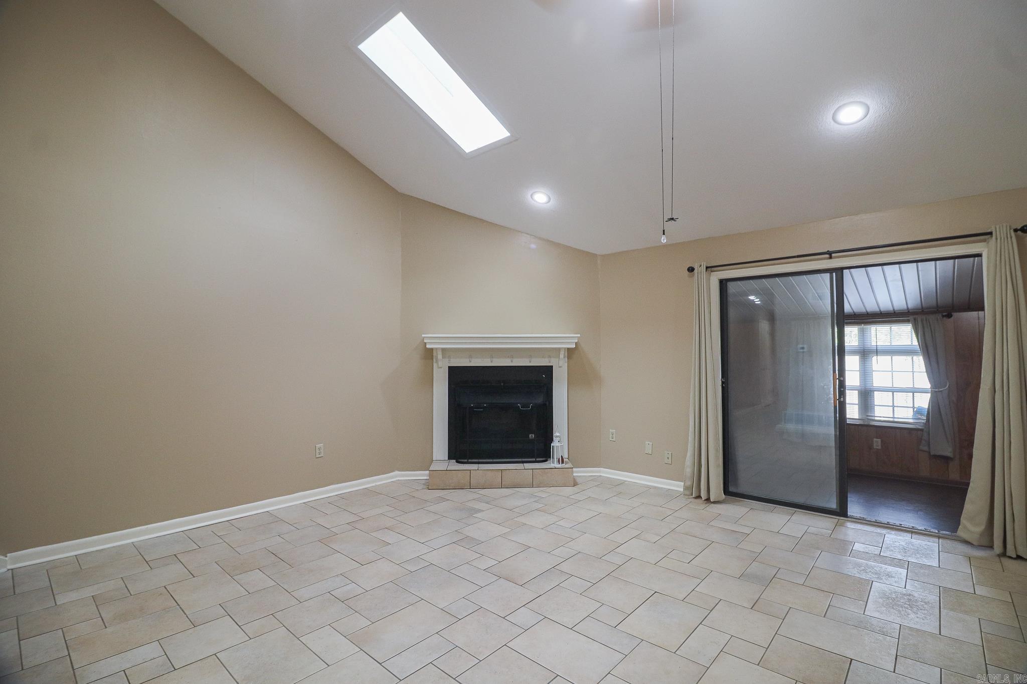2711 Greenbriar Drive A Property Photo 8