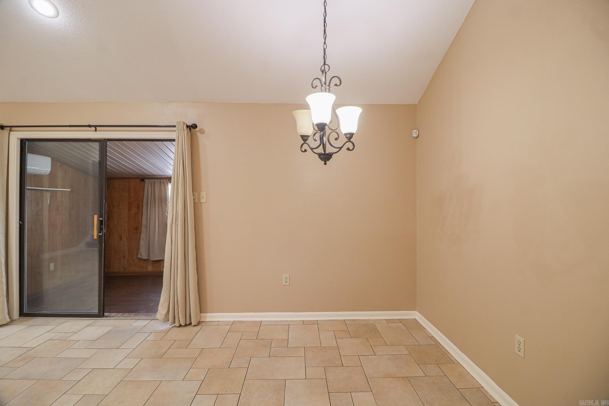 2711 Greenbriar Drive A Property Photo 10