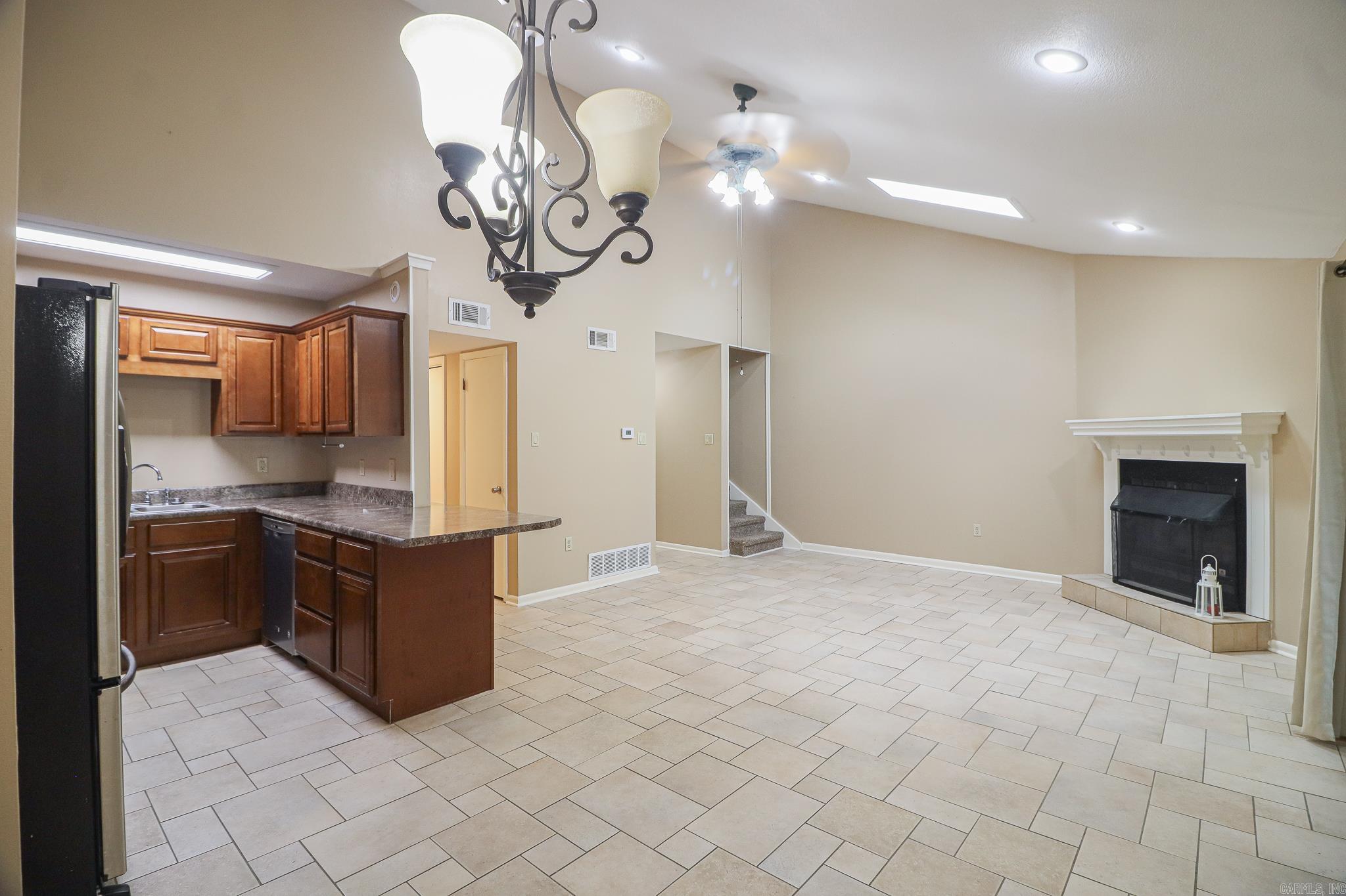 2711 Greenbriar Drive A Property Photo 11