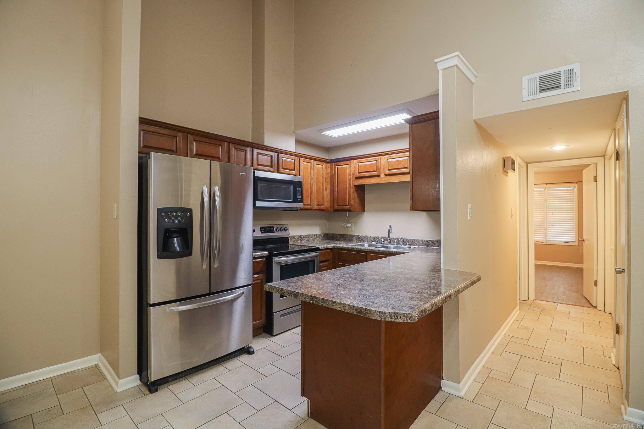 2711 Greenbriar Drive A Property Photo 13