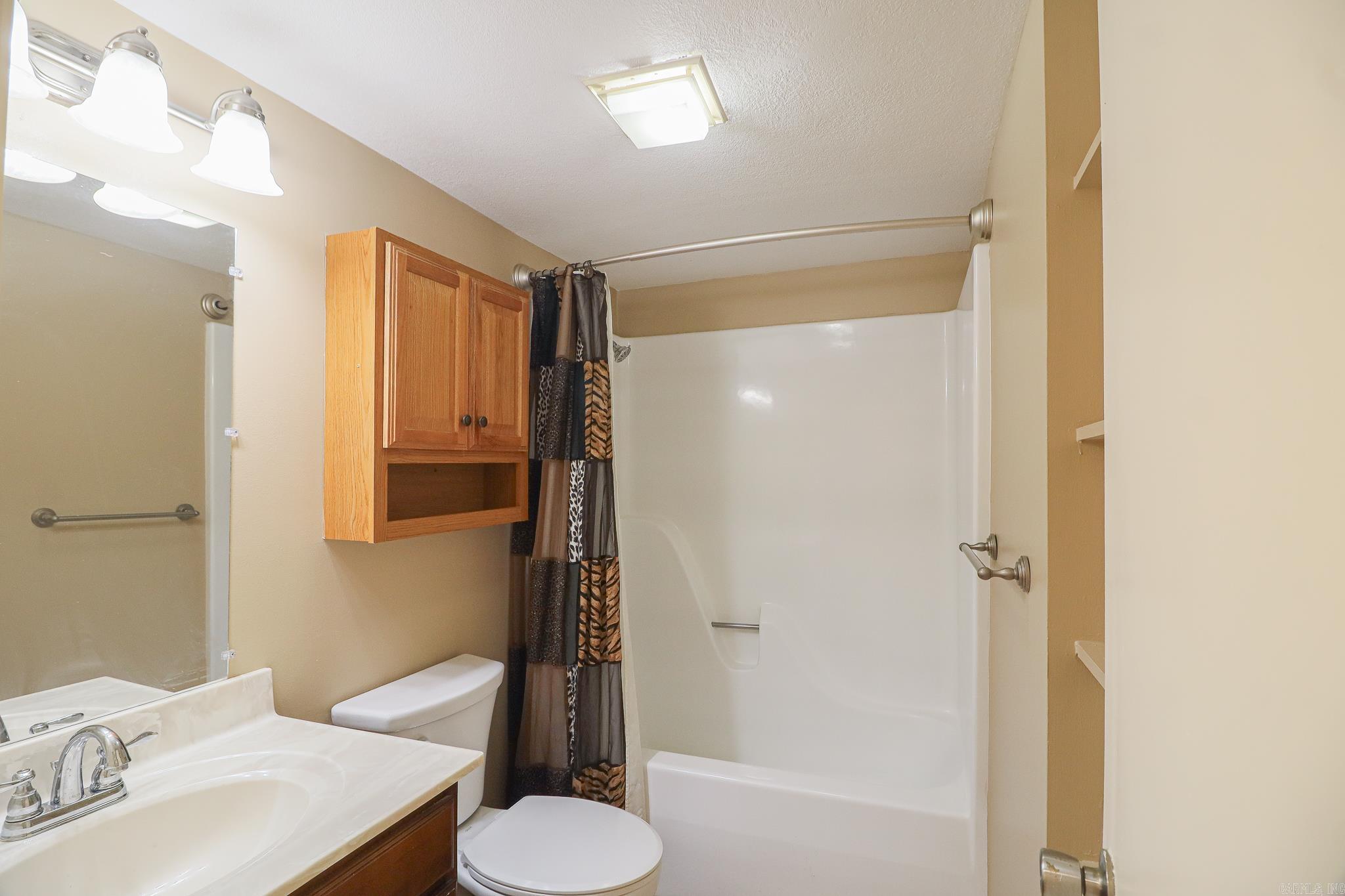 2711 Greenbriar Drive A Property Photo 14
