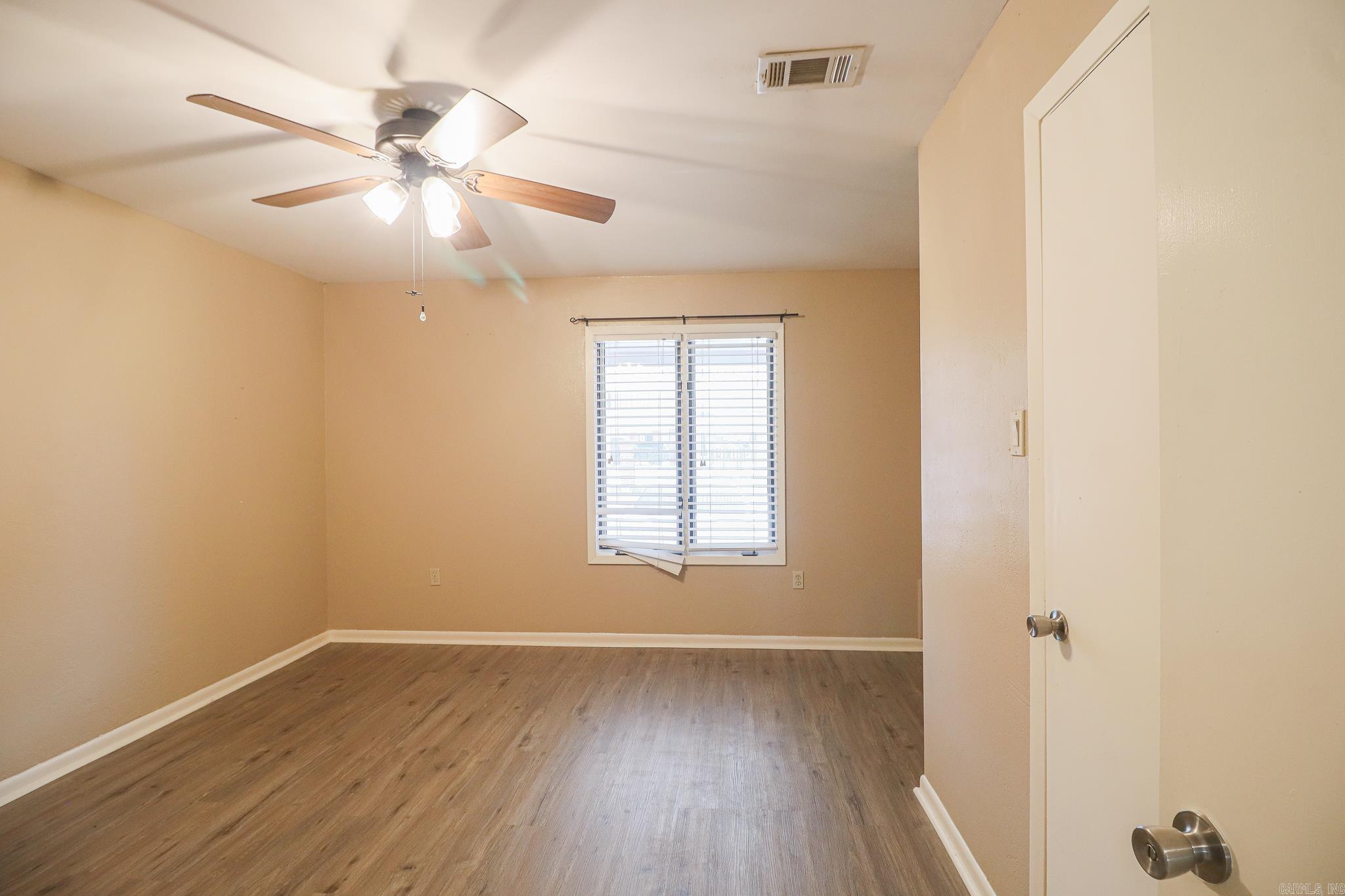 2711 Greenbriar Drive A Property Photo 15