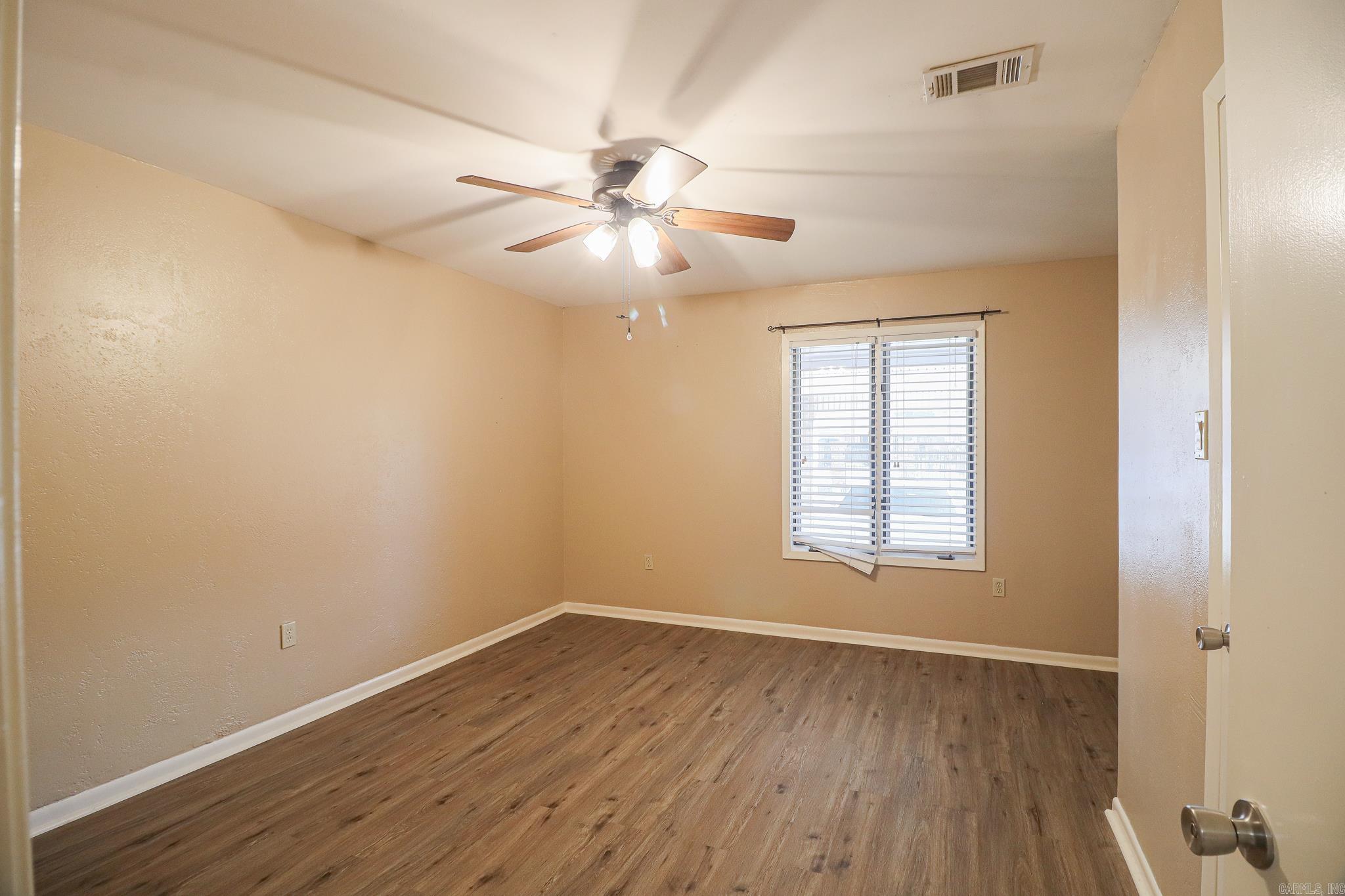 2711 Greenbriar Drive A Property Photo 16