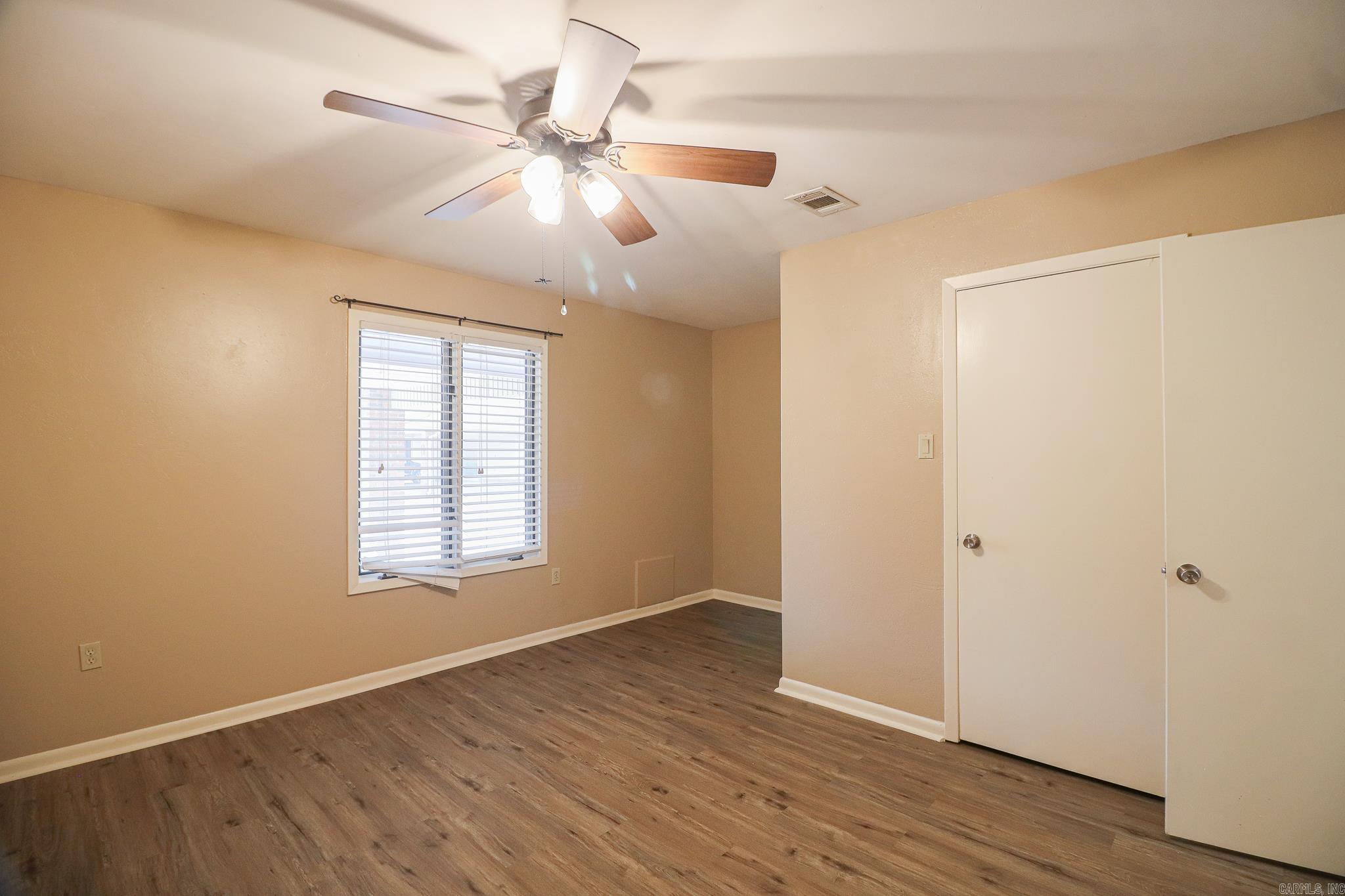 2711 Greenbriar Drive A Property Photo 17