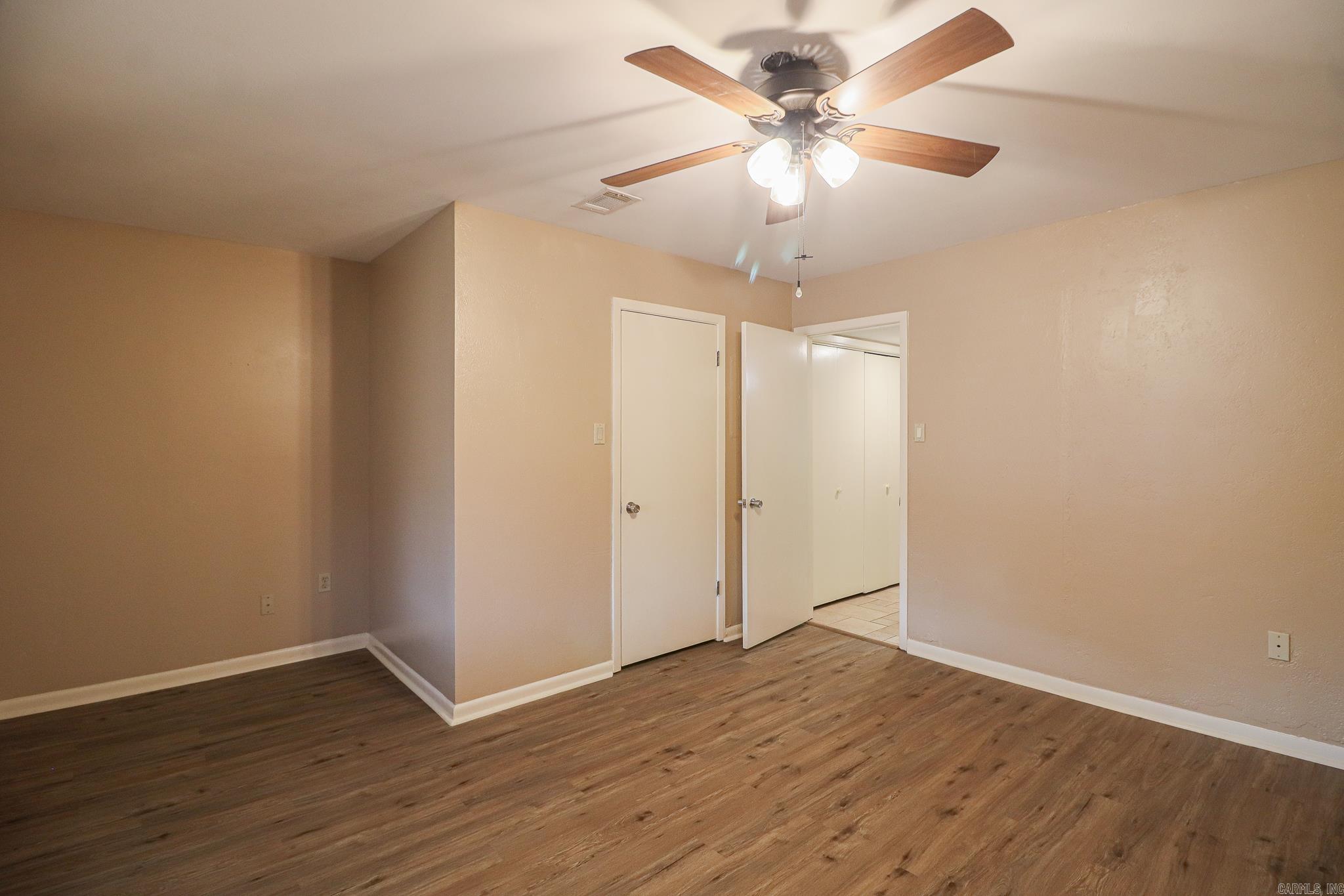 2711 Greenbriar Drive A Property Photo 18