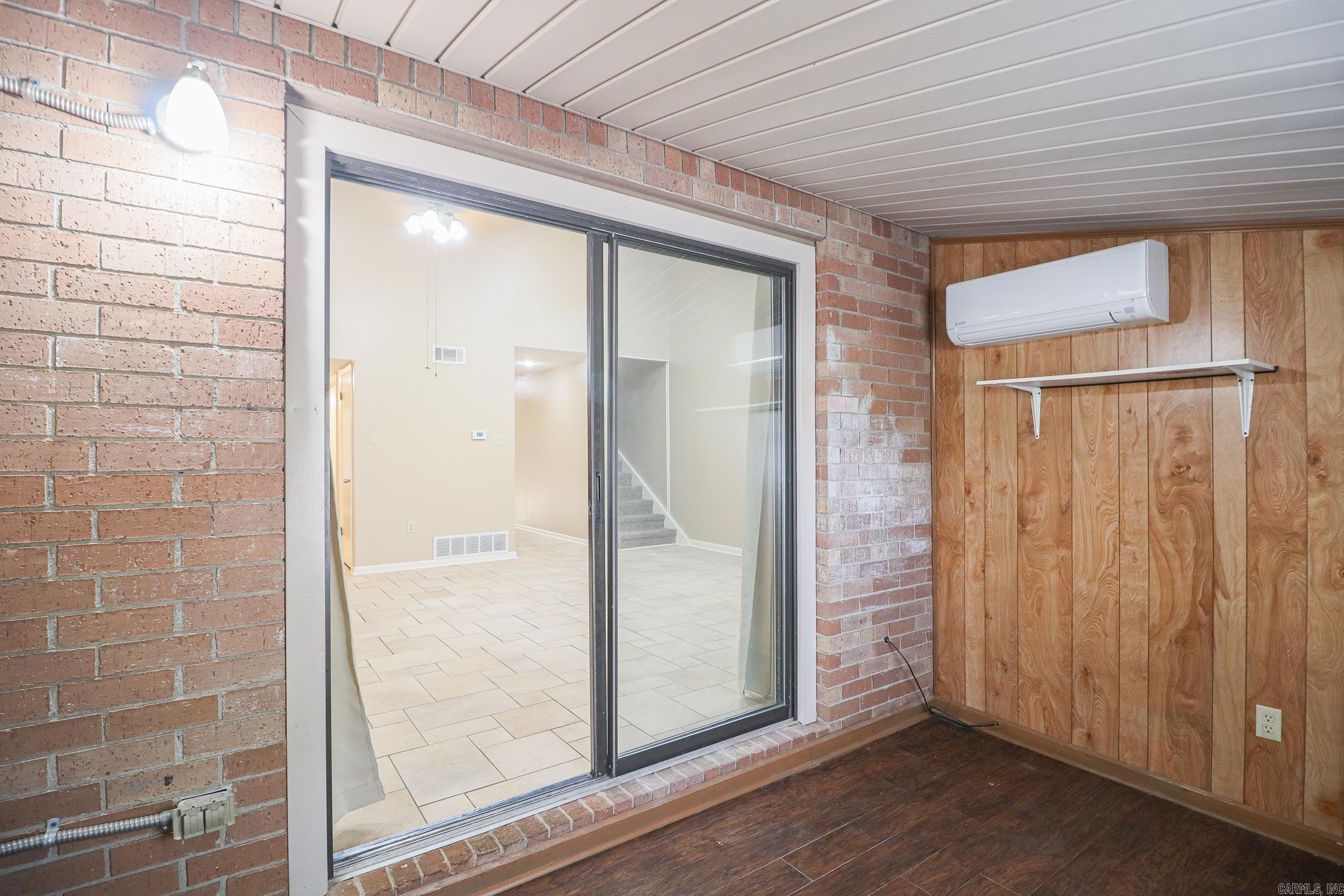 2711 Greenbriar Drive A Property Photo 22