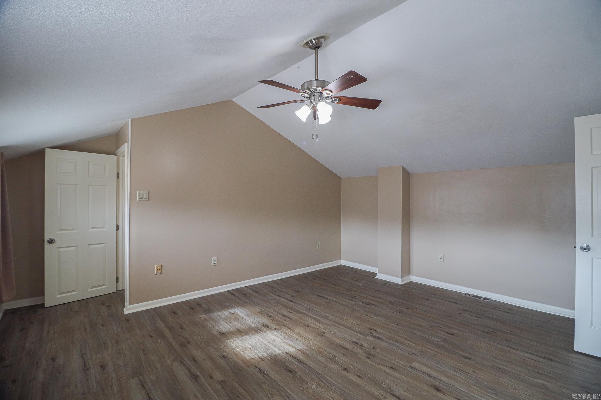 2711 Greenbriar Drive A Property Photo 25