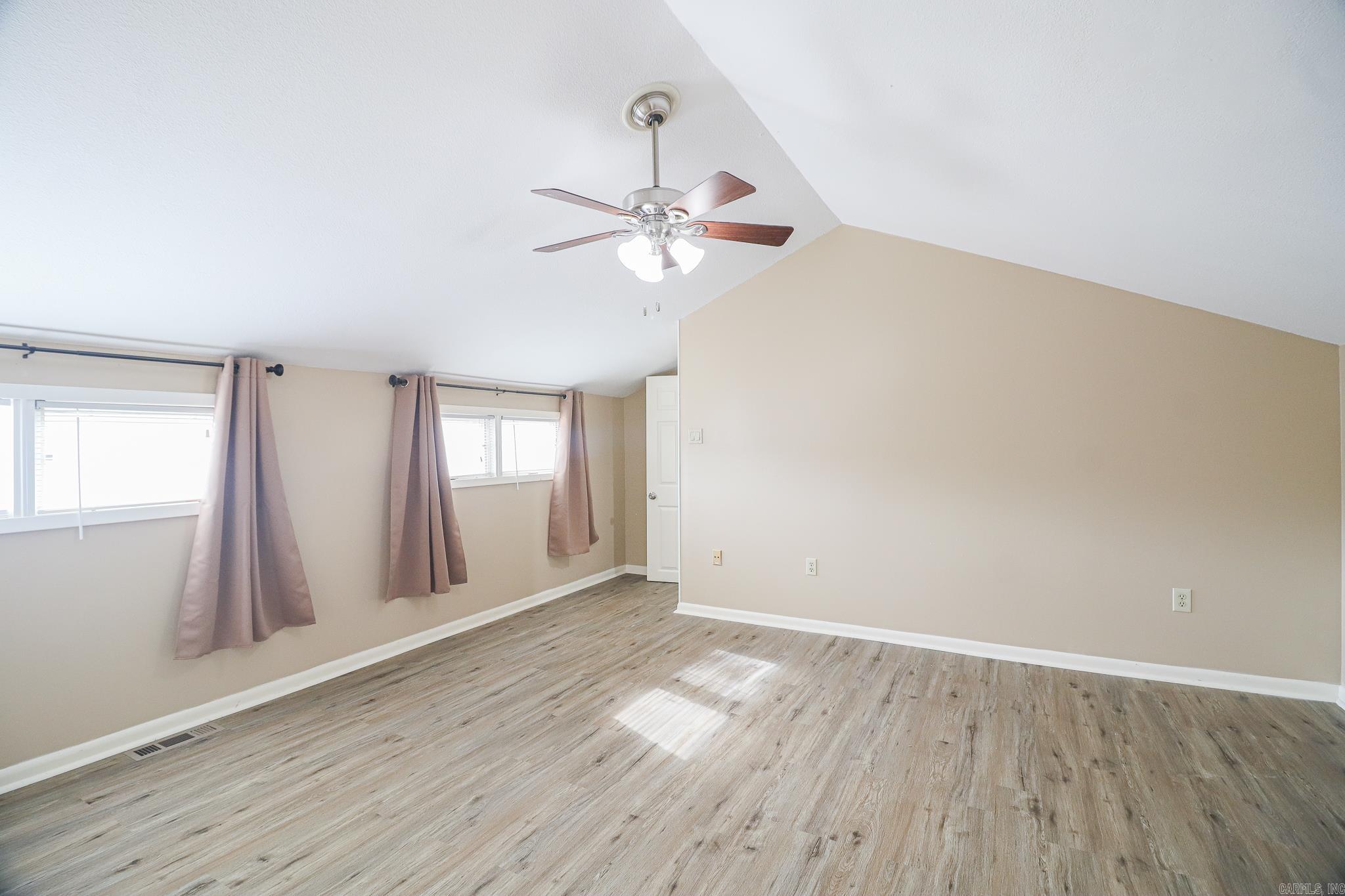 2711 Greenbriar Drive A Property Photo 26