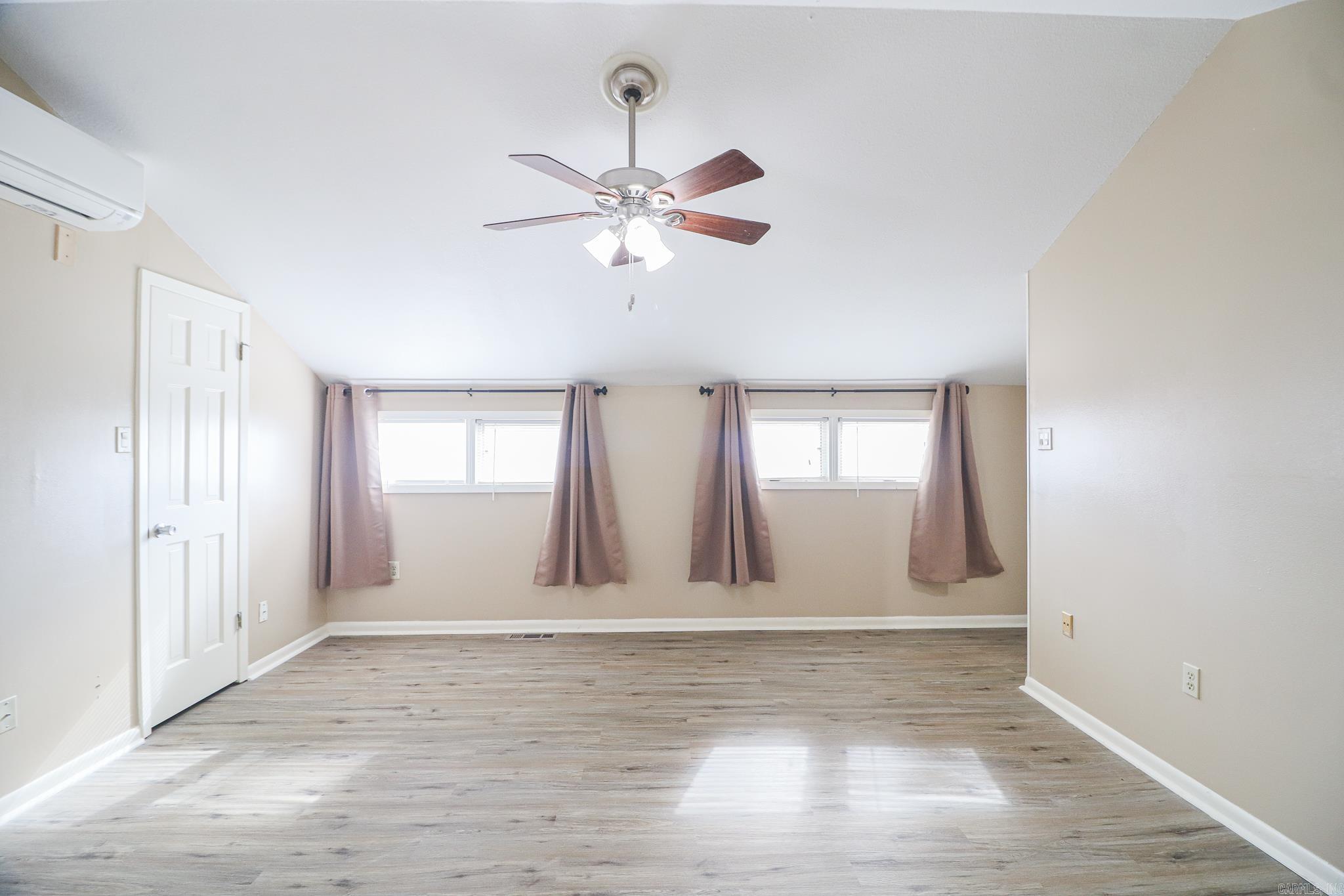2711 Greenbriar Drive A Property Photo 27