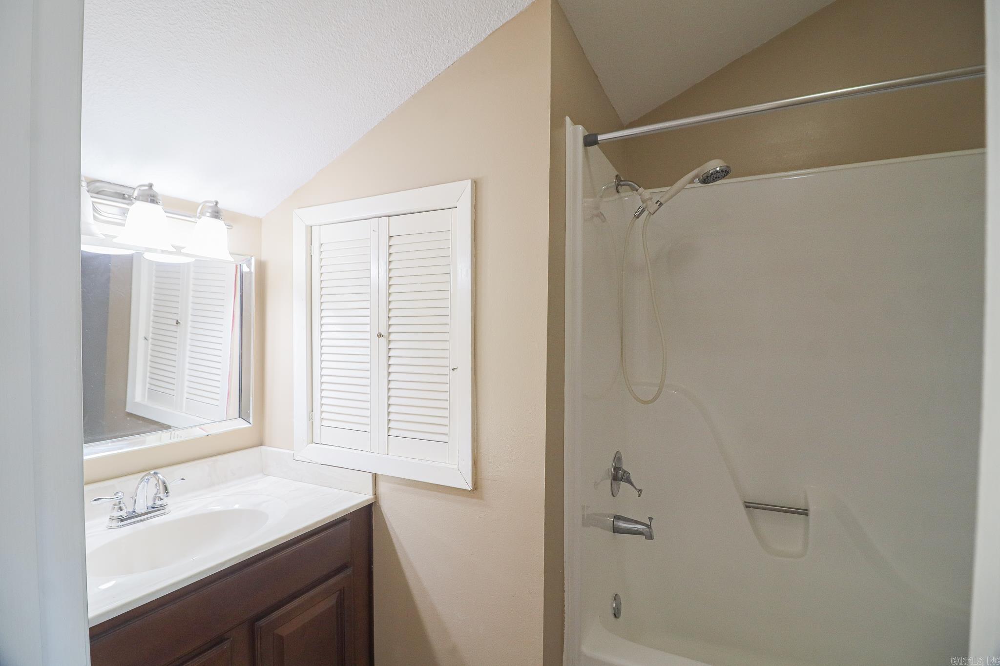 2711 Greenbriar Drive A Property Photo 28