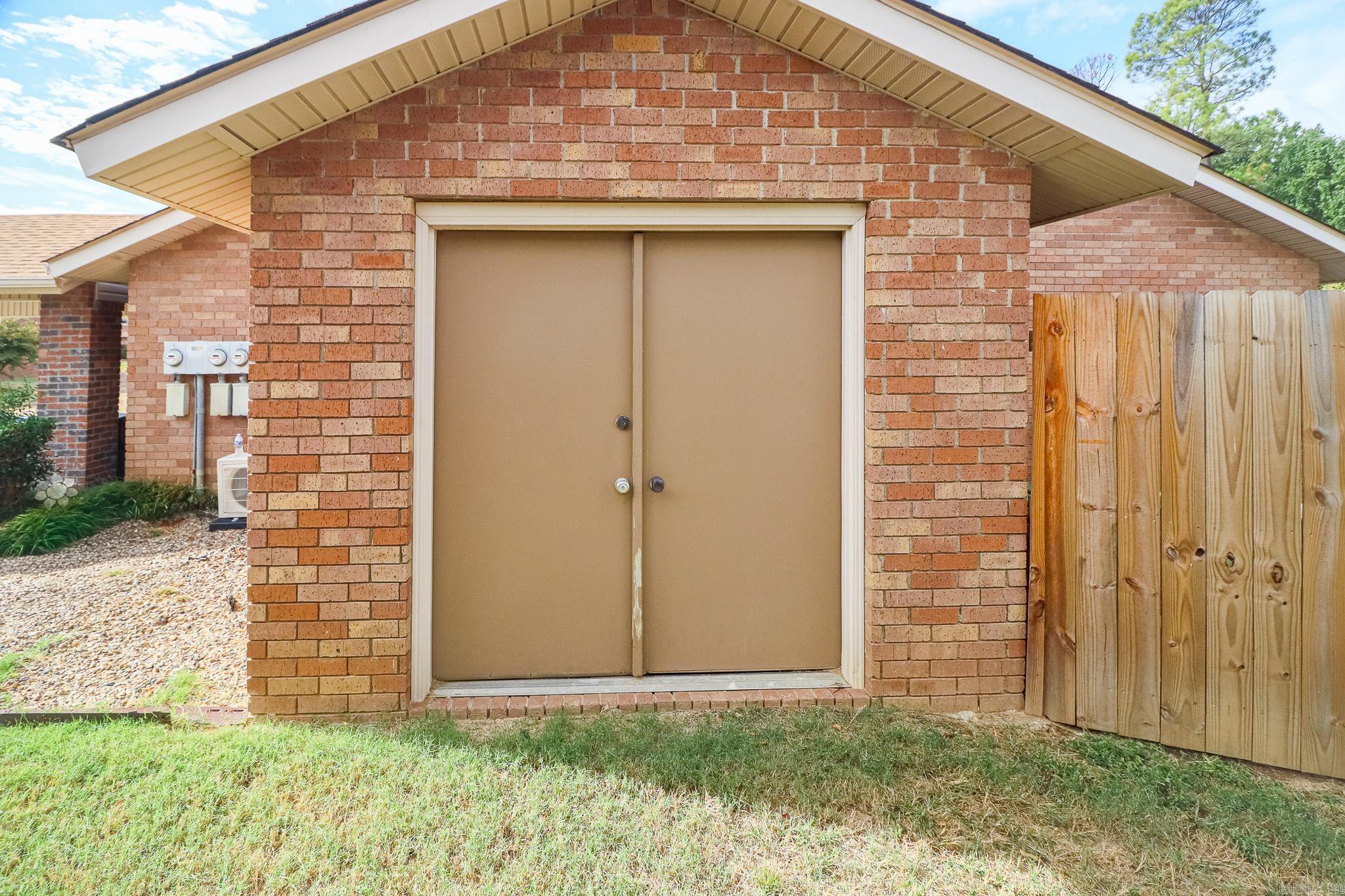 2711 Greenbriar Drive A Property Photo 35