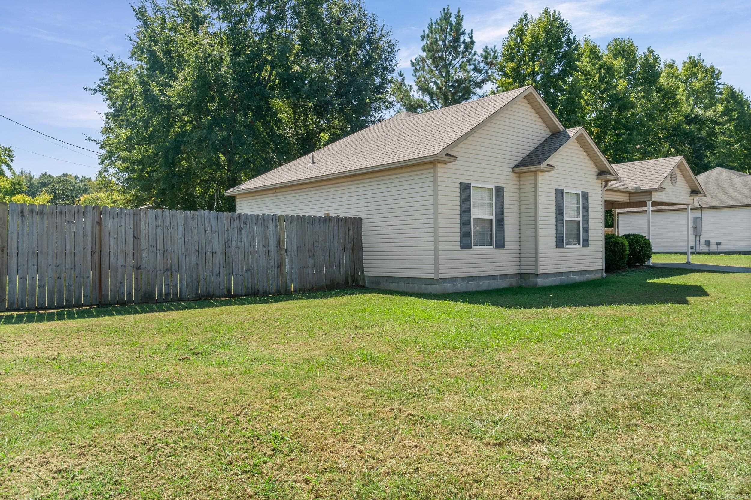 101 Lucy Ln. Property Photo 2