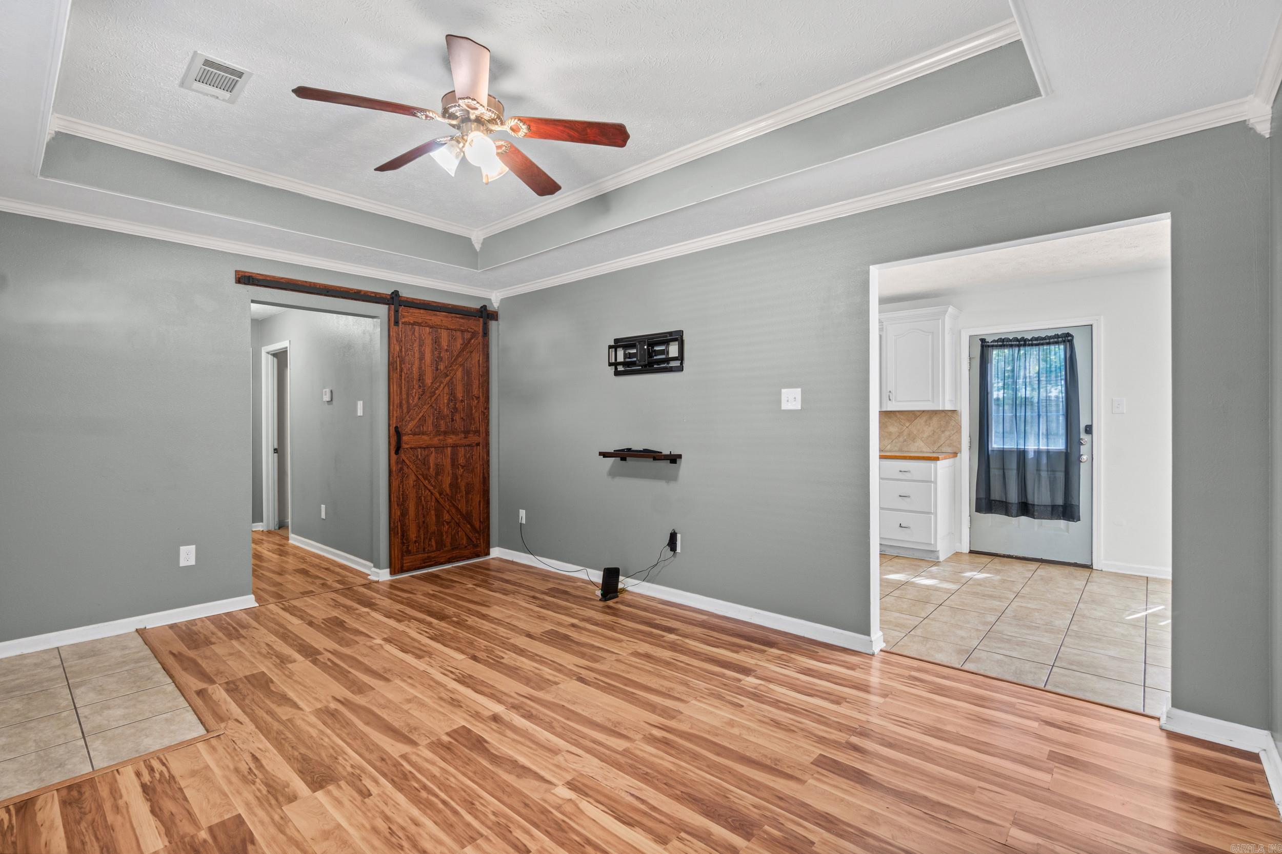 101 Lucy Ln. Property Photo 6