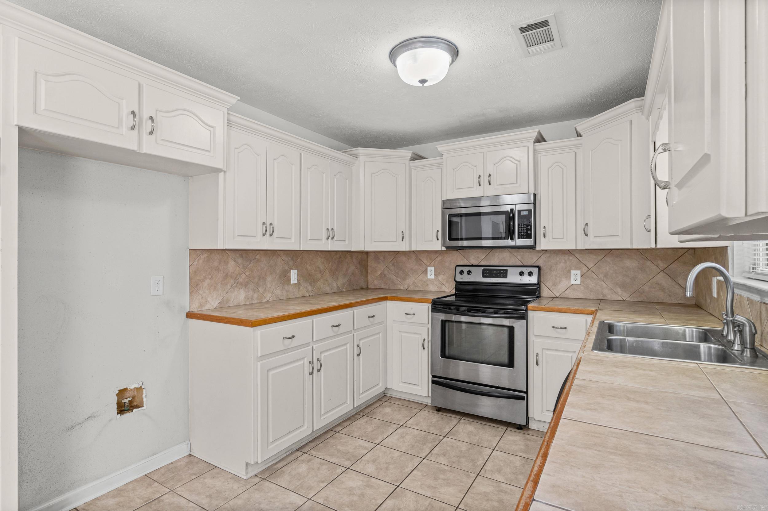 101 Lucy Ln. Property Photo 8