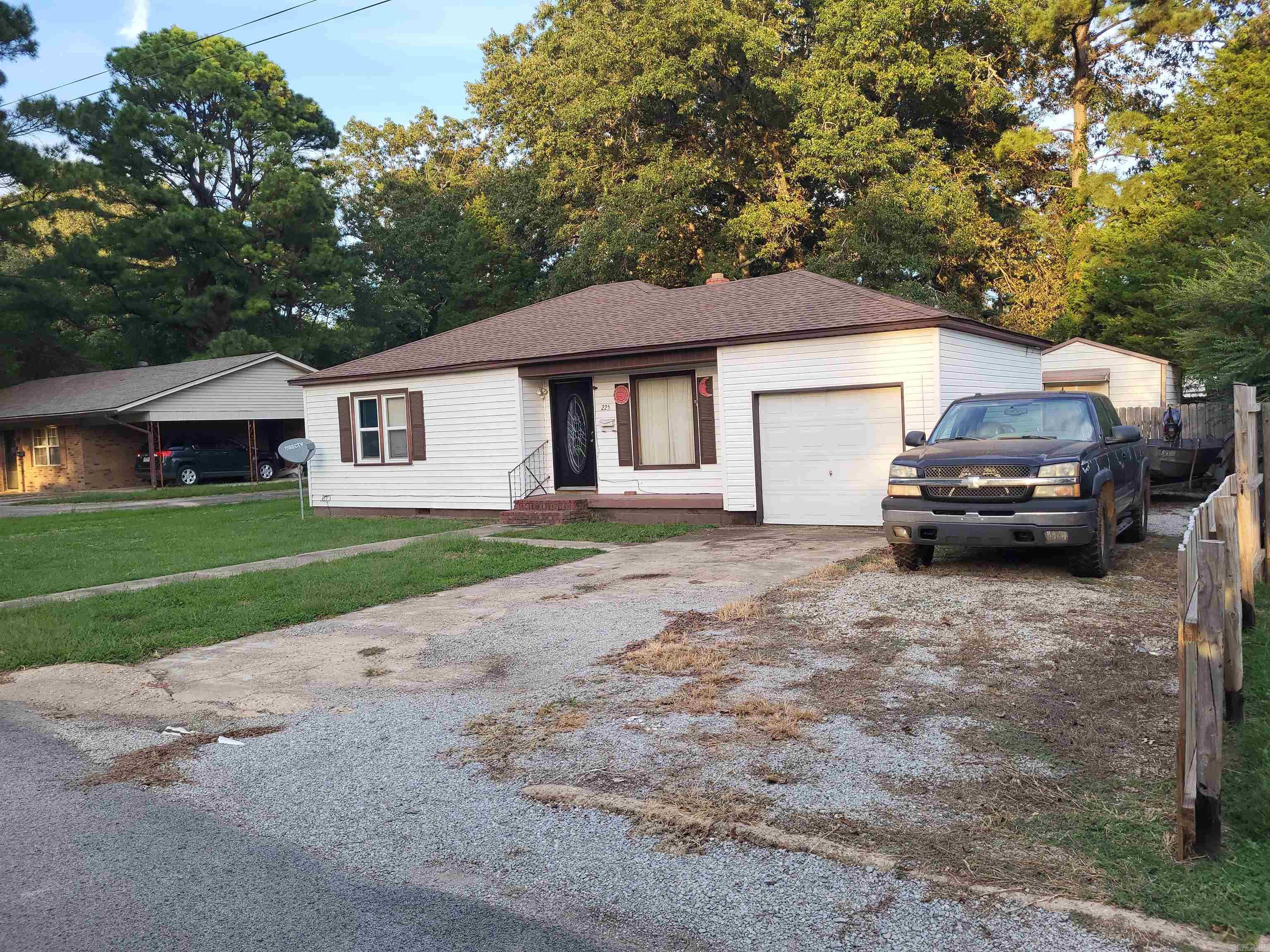 225 S Cagle St Property Photo 16