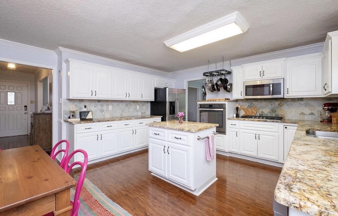 2 Highwood Drive Property Photo 16