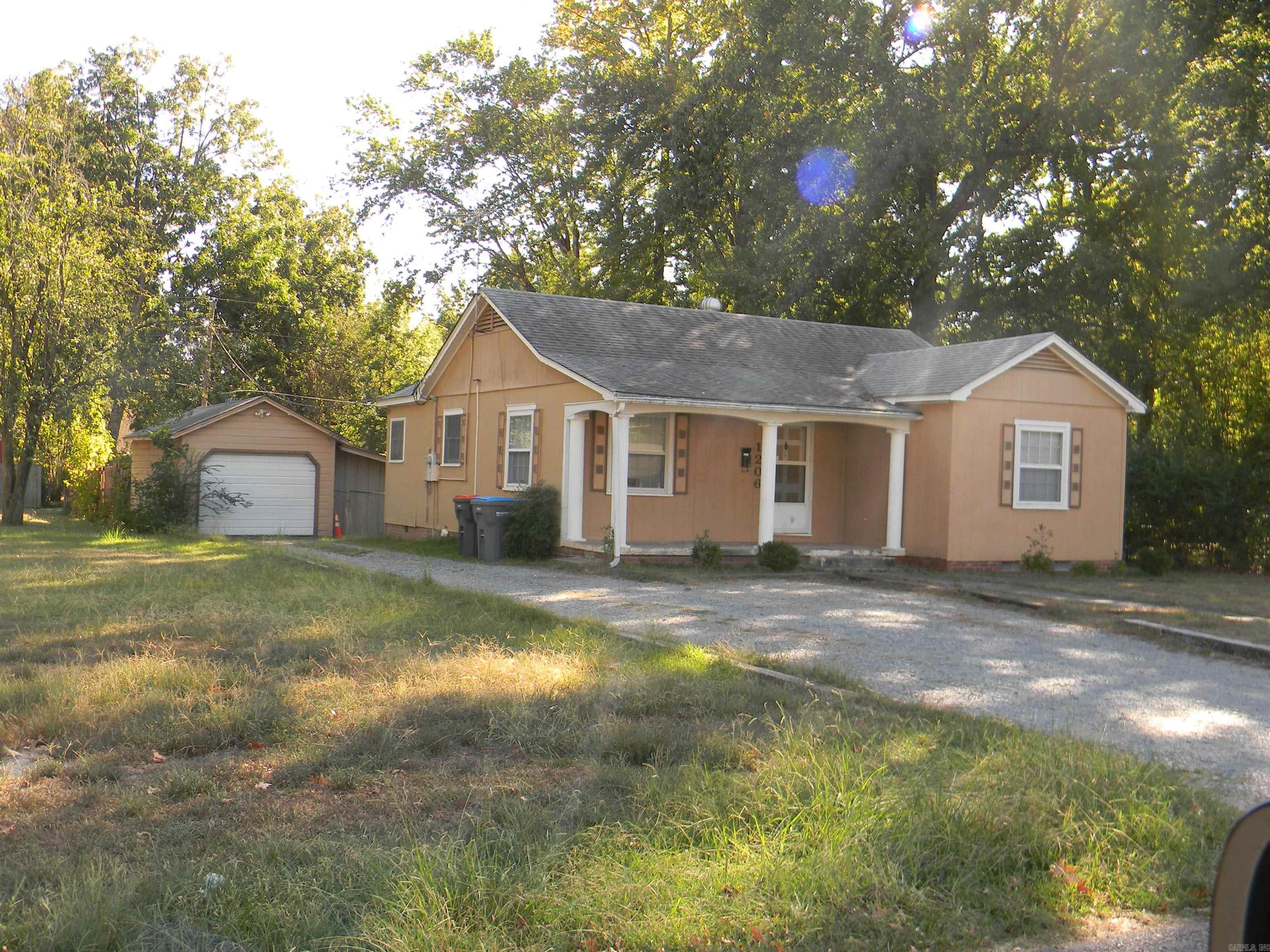1206 W 30th Property Photo 1