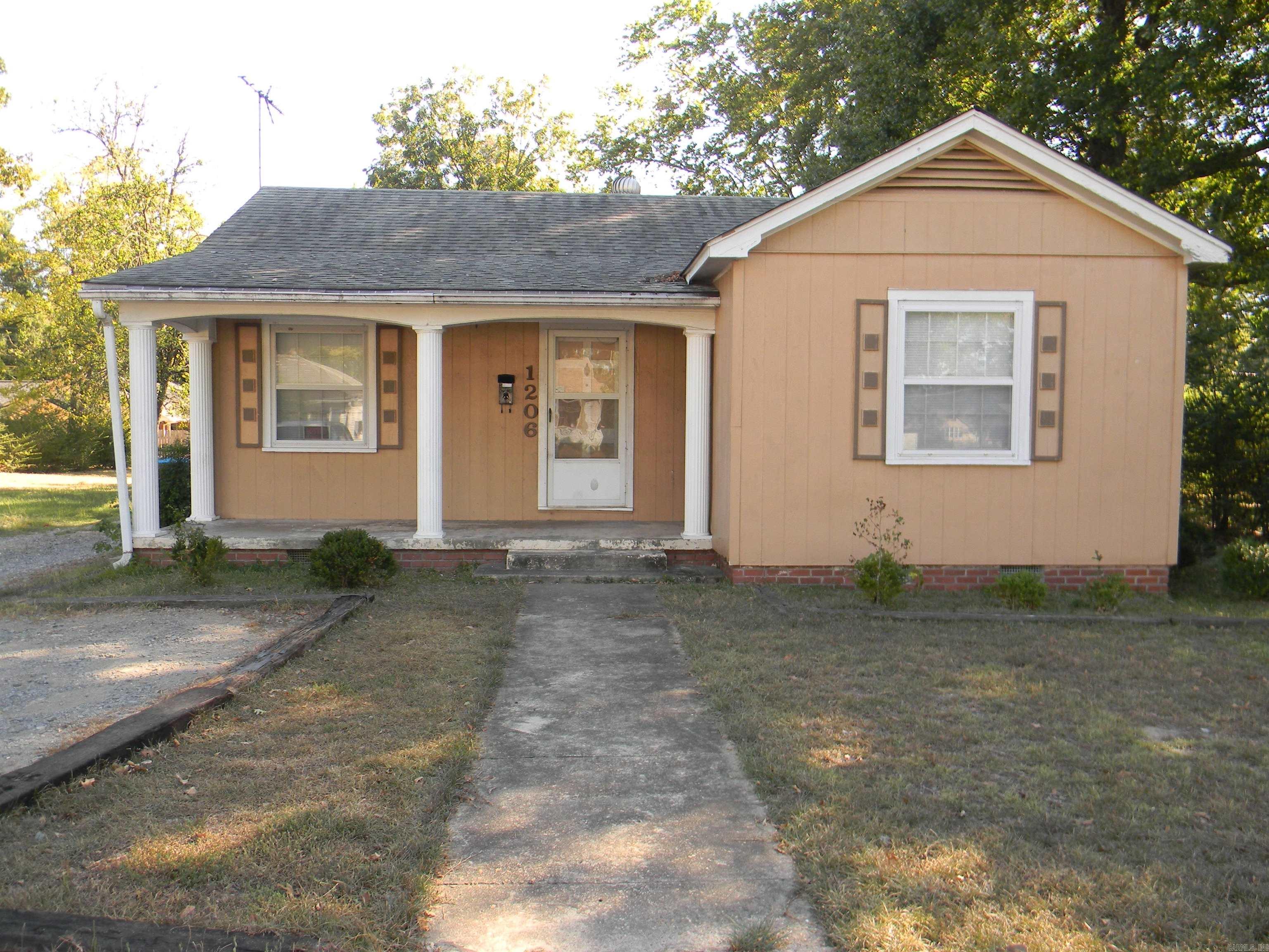 1206 W 30th Property Photo 2