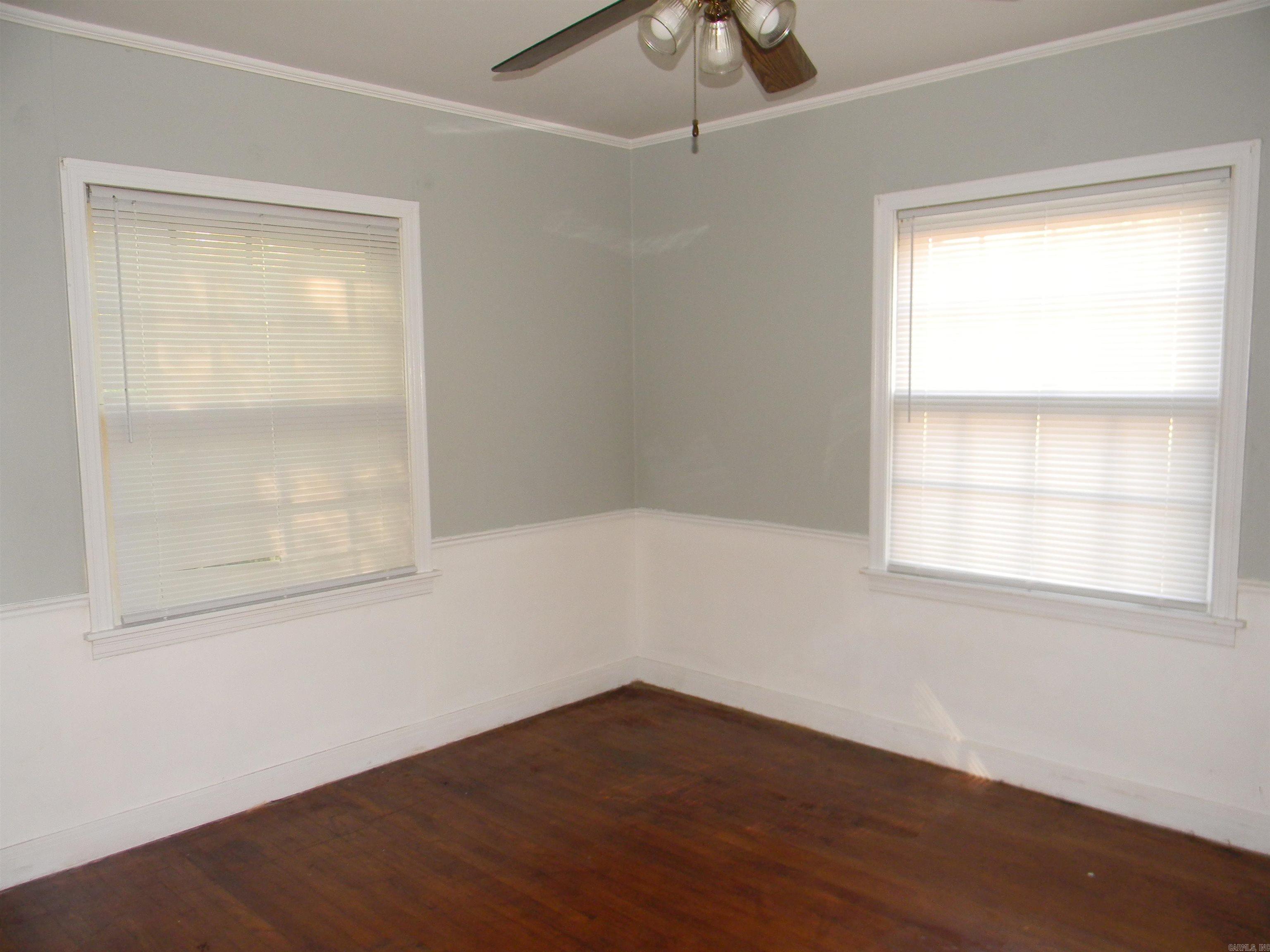 1206 W 30th Property Photo 3