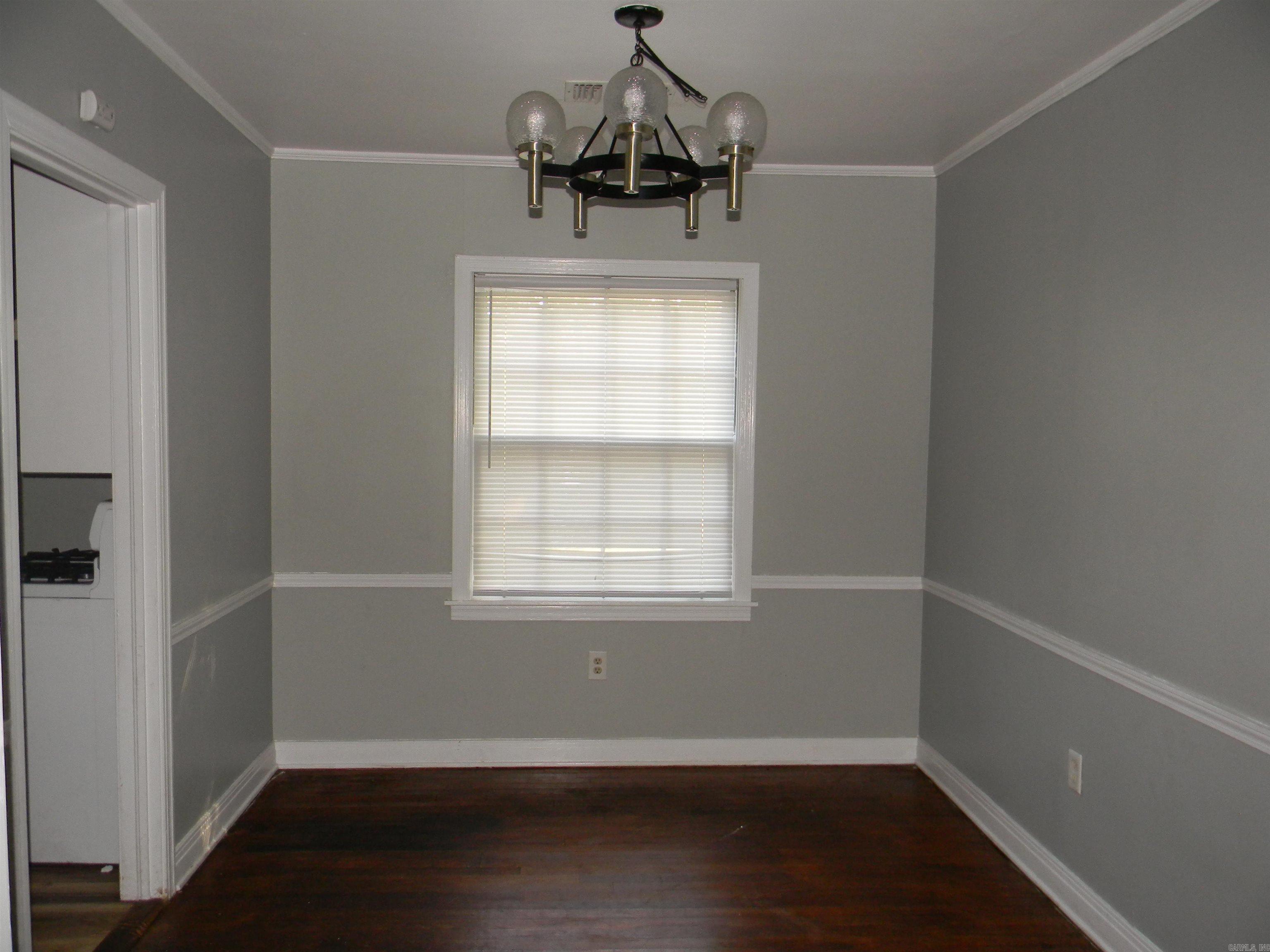 1206 W 30th Property Photo 4