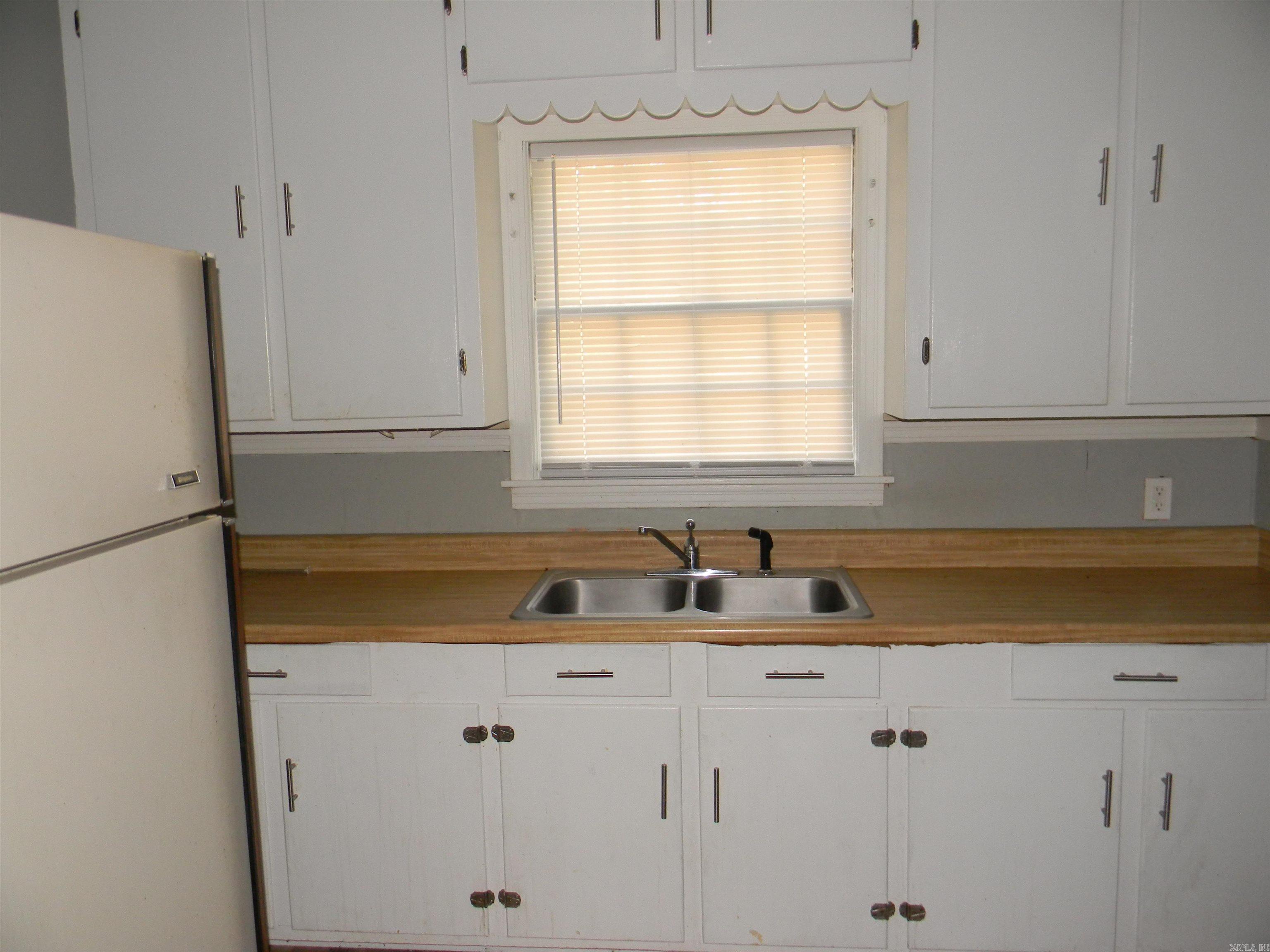 1206 W 30th Property Photo 5