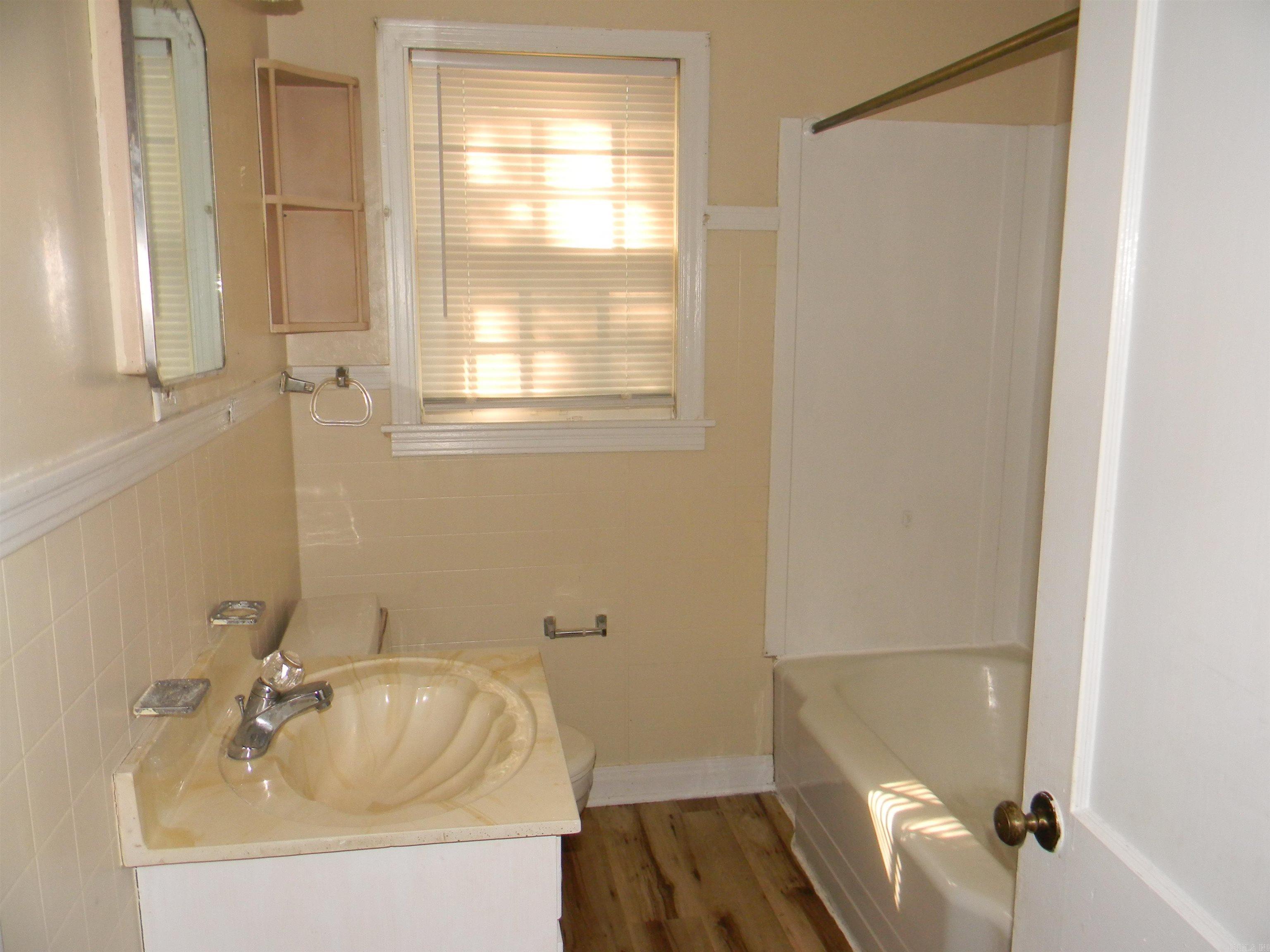 1206 W 30th Property Photo 8