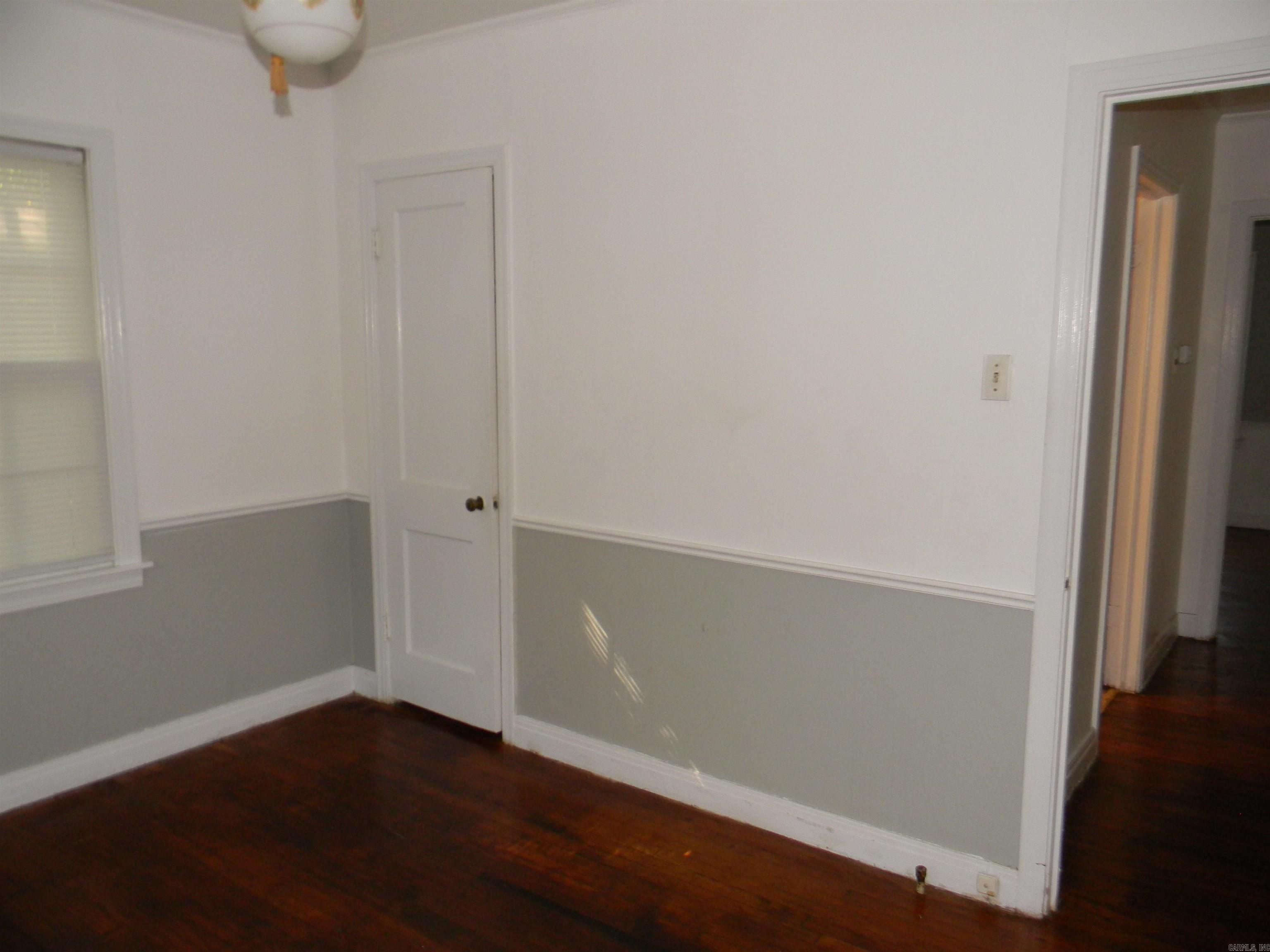 1206 W 30th Property Photo 9