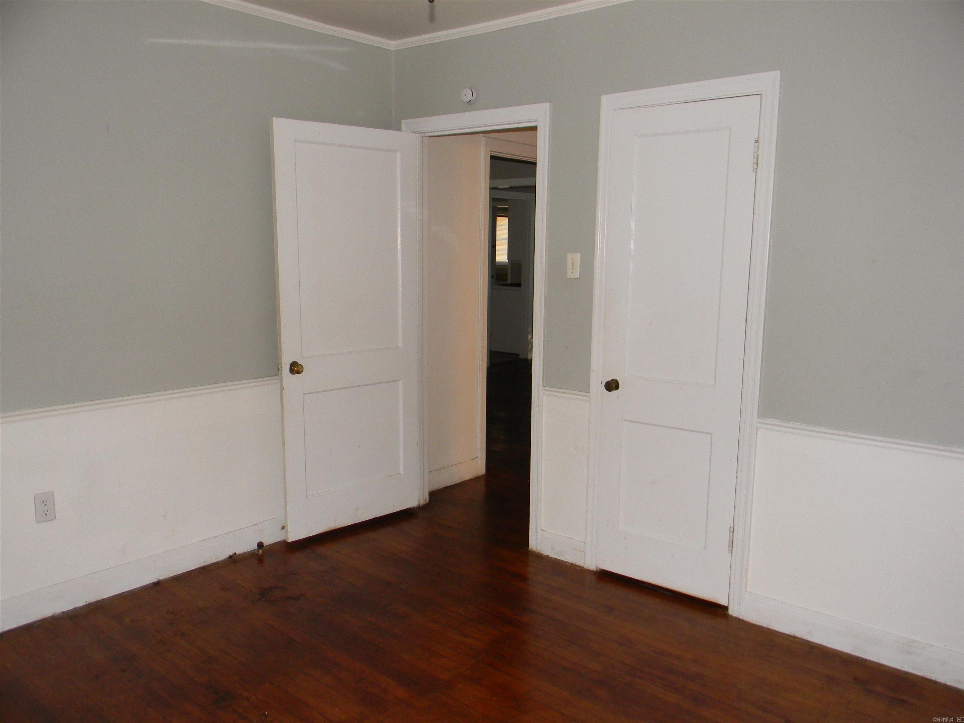 1206 W 30th Property Photo 10