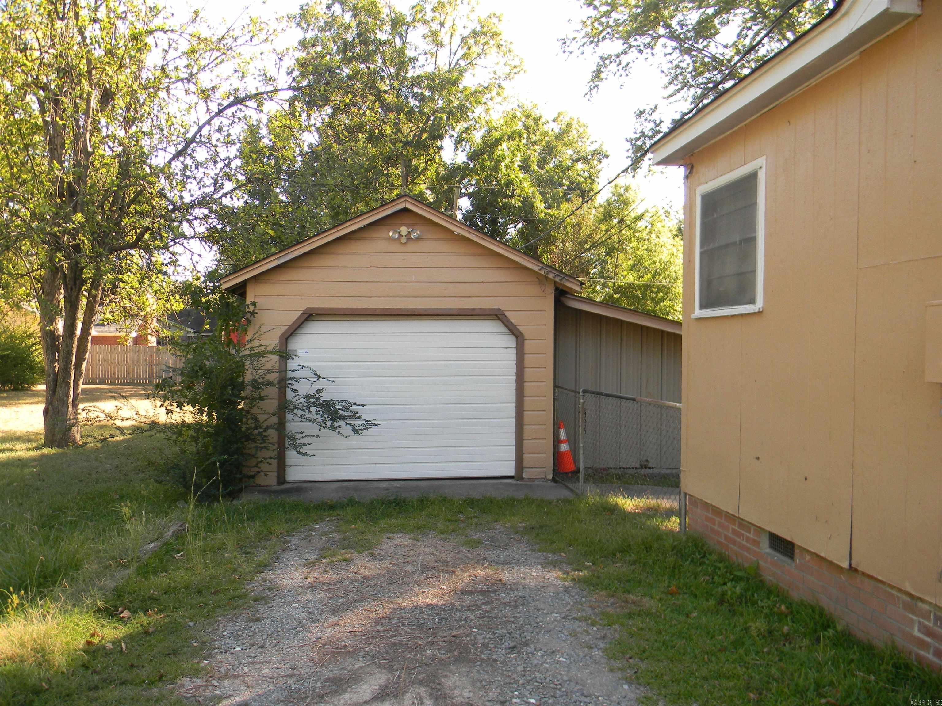1206 W 30th Property Photo 12