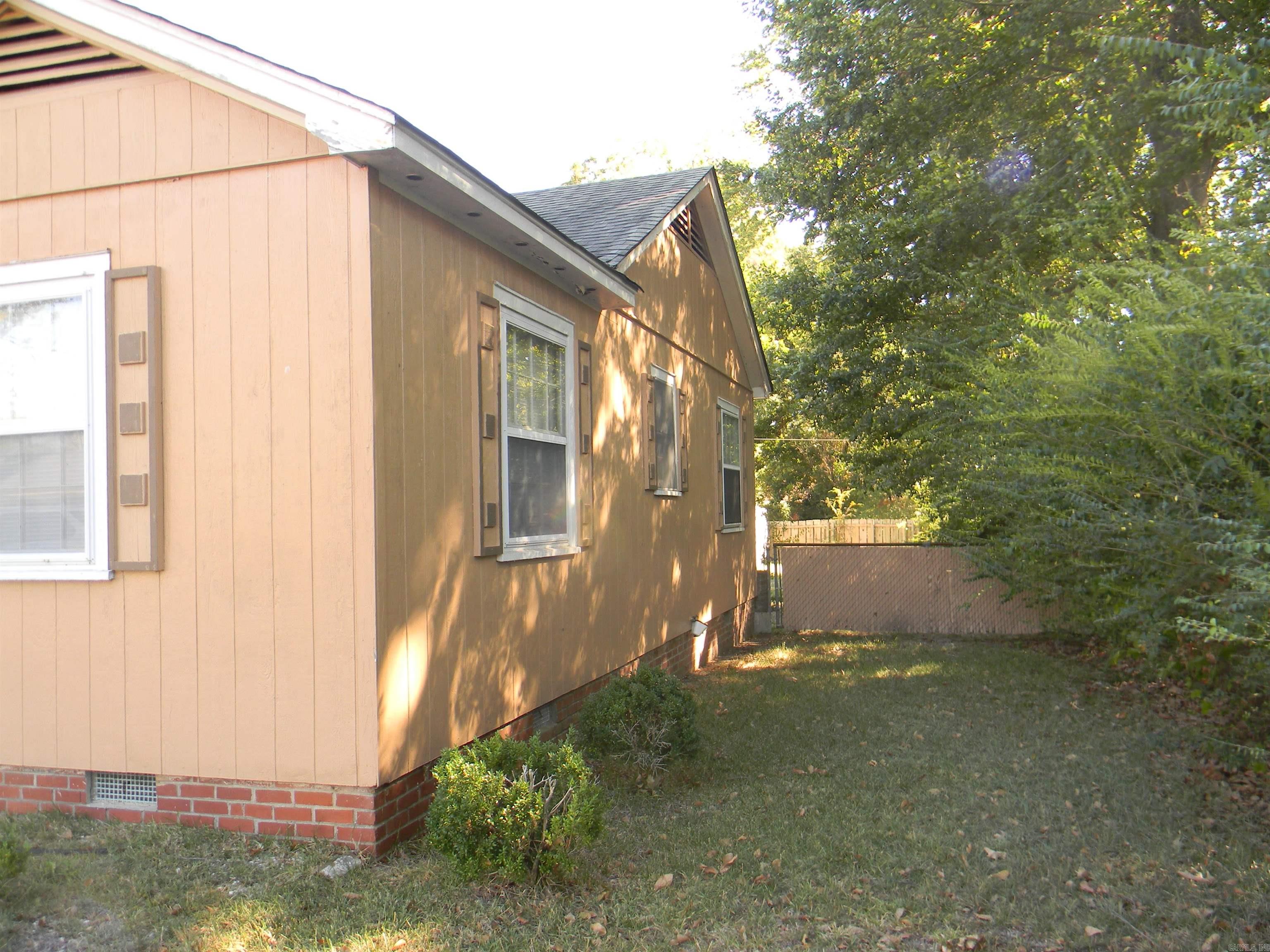 1206 W 30th Property Photo 13