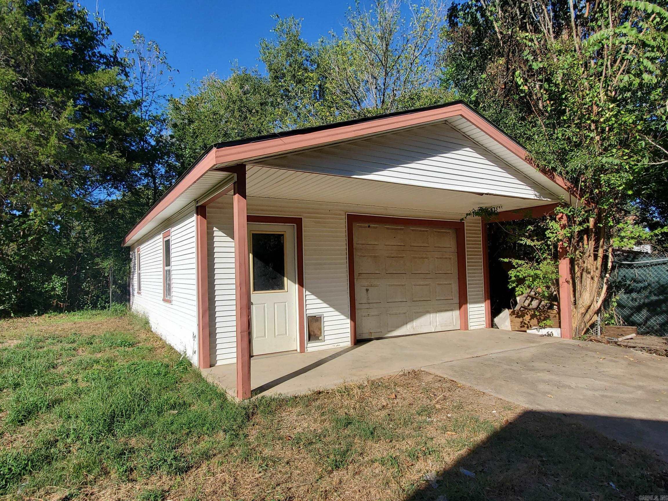 1311 Magnolia Avenue Property Photo 3
