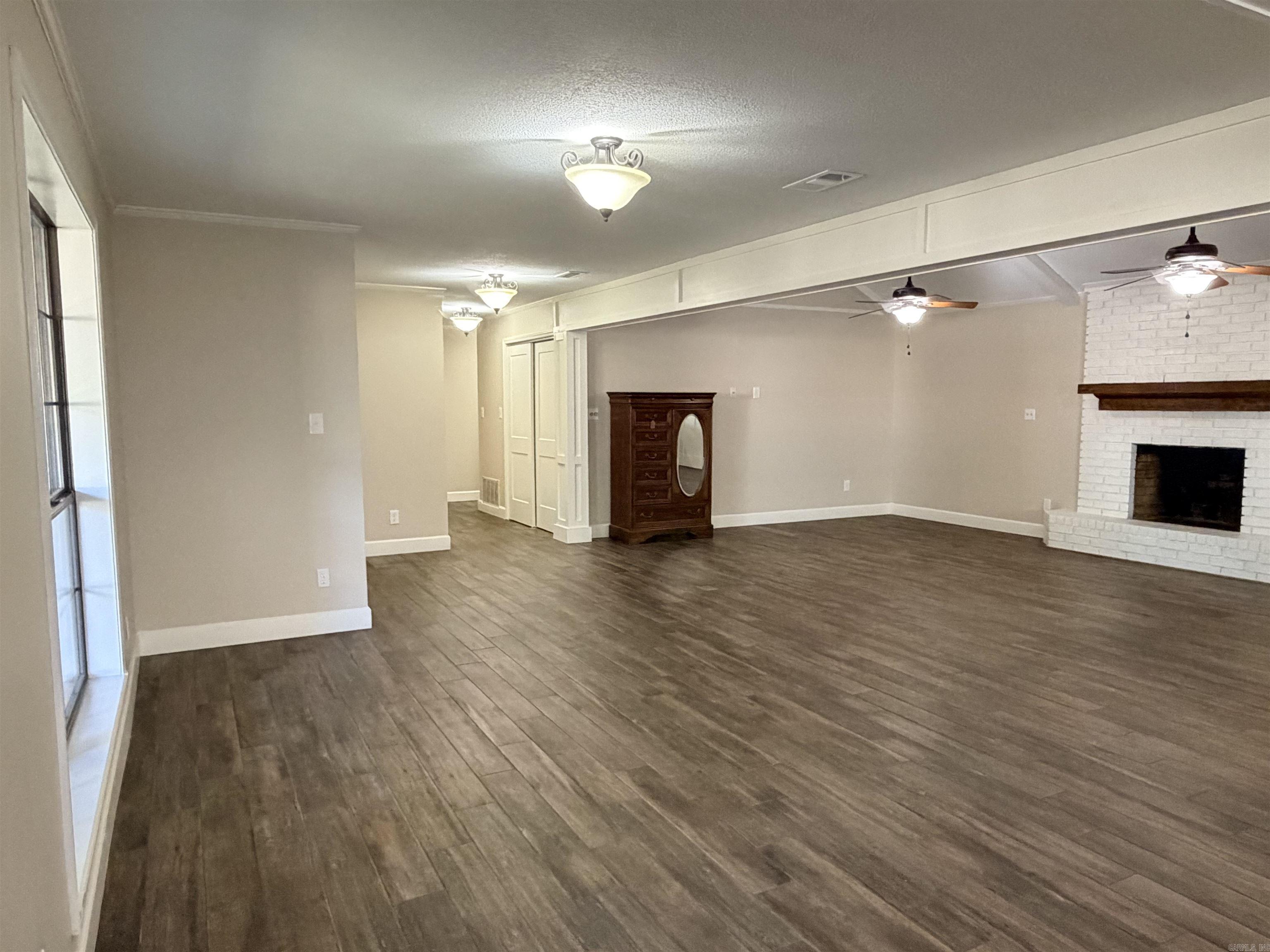 108 Woodshire Dr Property Photo 4