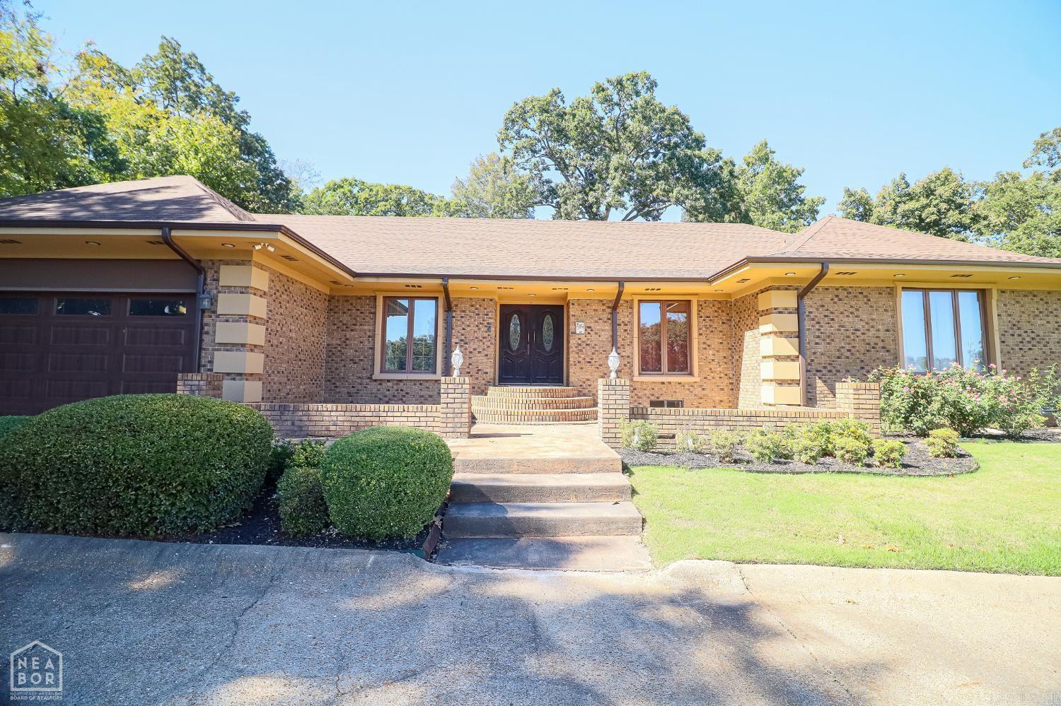 803 E Lakeshore Drive Property Photo 2