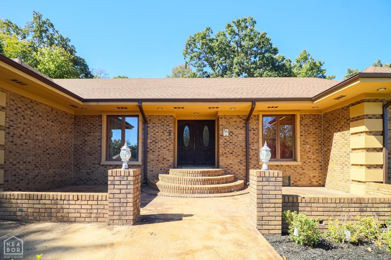 803 E Lakeshore Drive Property Photo 3